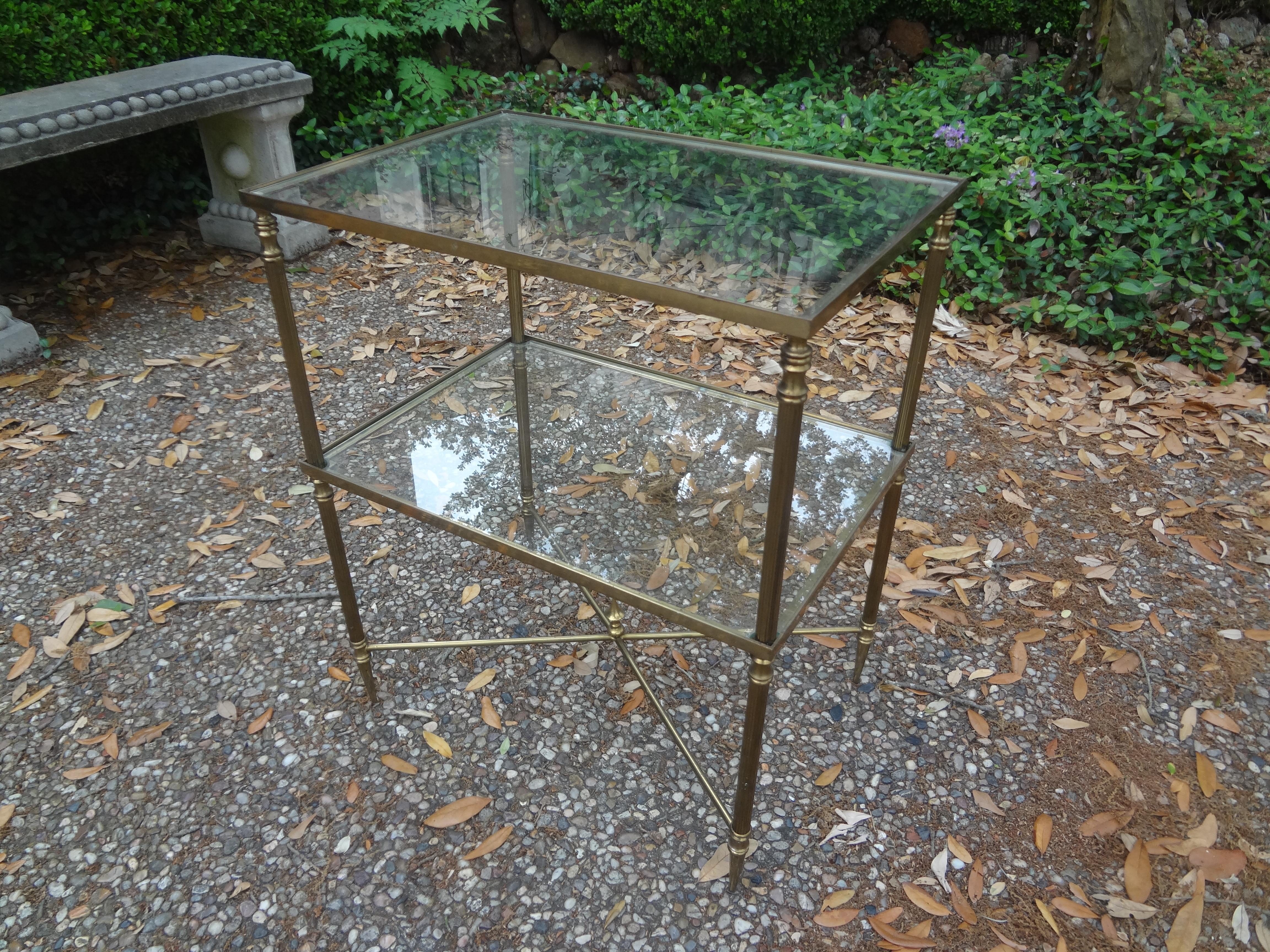 Paire de tables françaises de style Louis XVI en laiton et verre Bon état - En vente à Houston, TX
