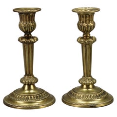 Paar französische Kerzenständer aus Messing im Louis-XVI.-Stil, 1920er Jahre