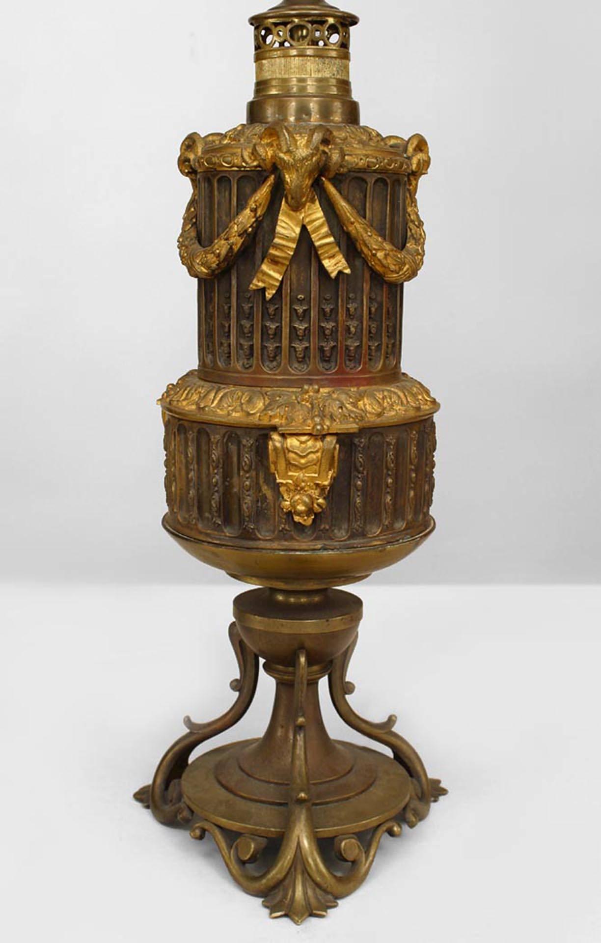 Paar französische Widder-Tischlampen aus Bronze im Louis-XVI.-Stil (Louis XVI.) im Angebot