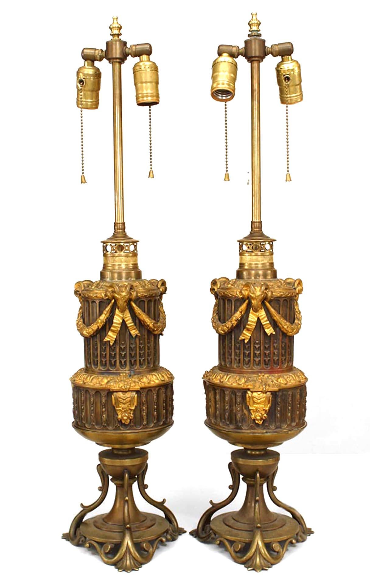 Pareja de lámparas de sobremesa francesas de carnero de bronce estilo Luis XVI en Bueno estado para la venta en Queens, NY