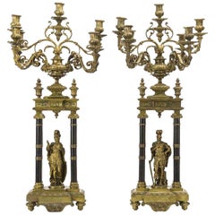 Paar französische Bronzekandelaber im Louis-XVI.-Stil, 19. Jahrhundert