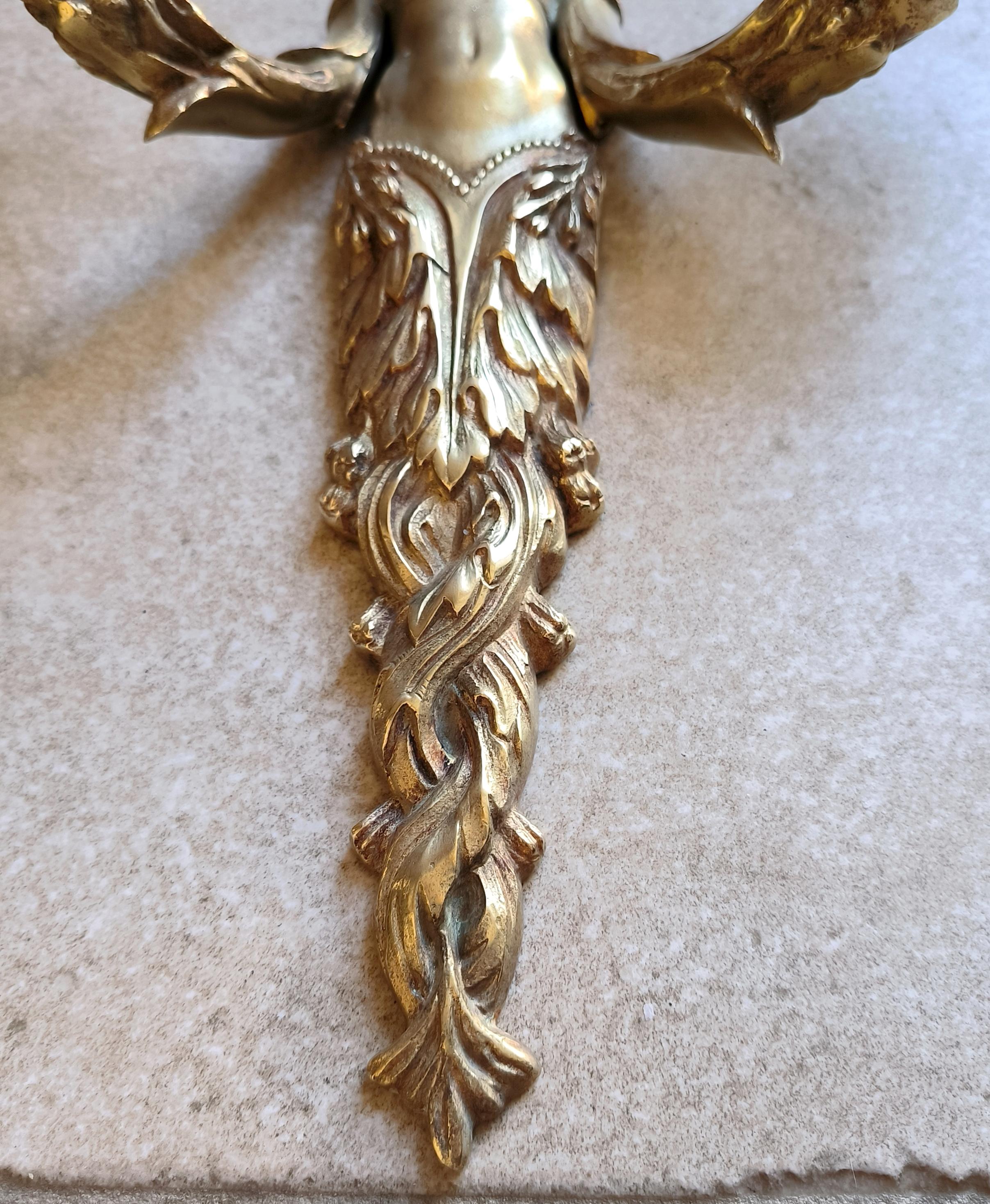Pareja de candelabros franceses de bronce, estilo Luis XVI. Principios del siglo XX en venta 4