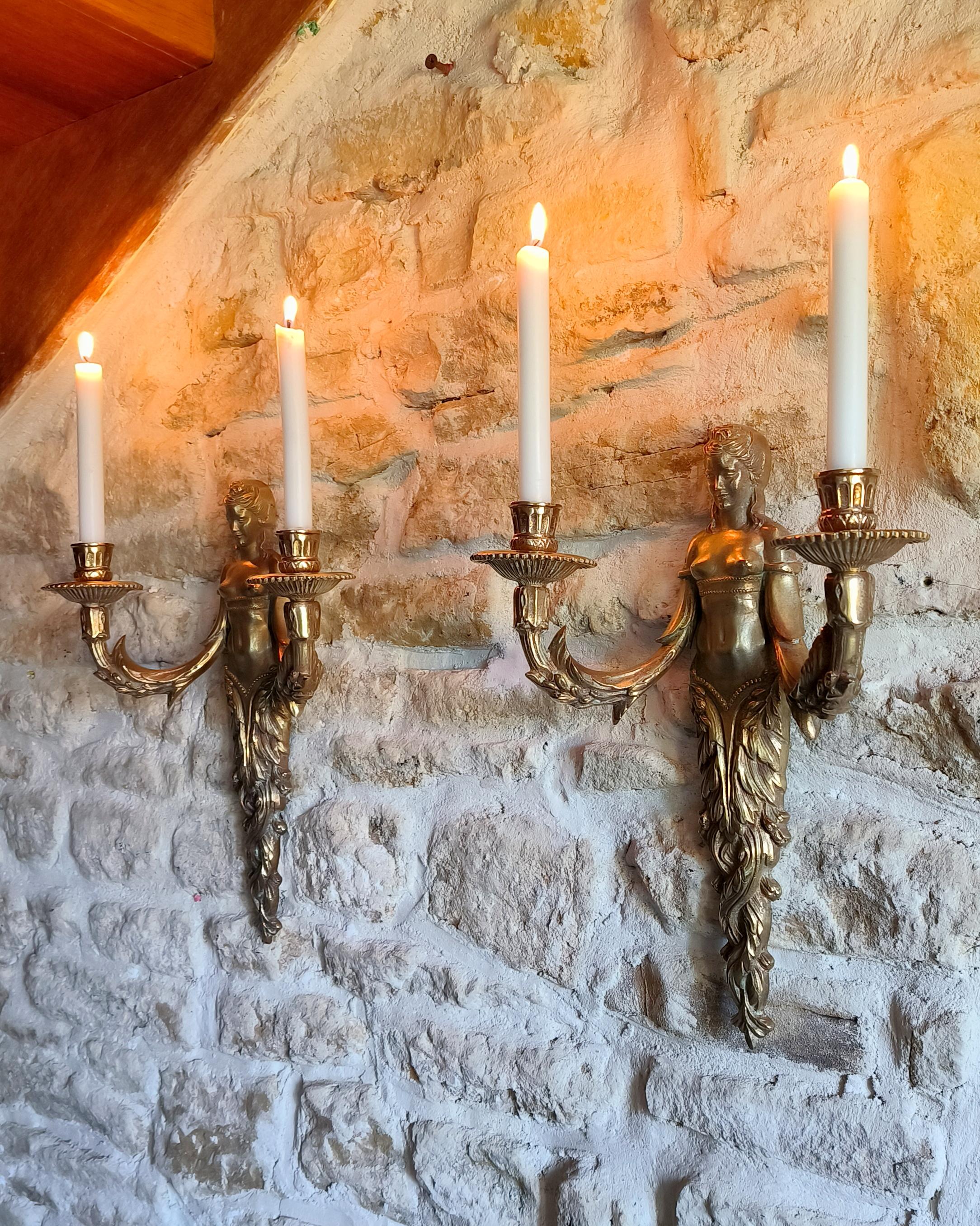 Pareja de candelabros franceses de bronce, estilo Luis XVI. Principios del siglo XX Francés en venta