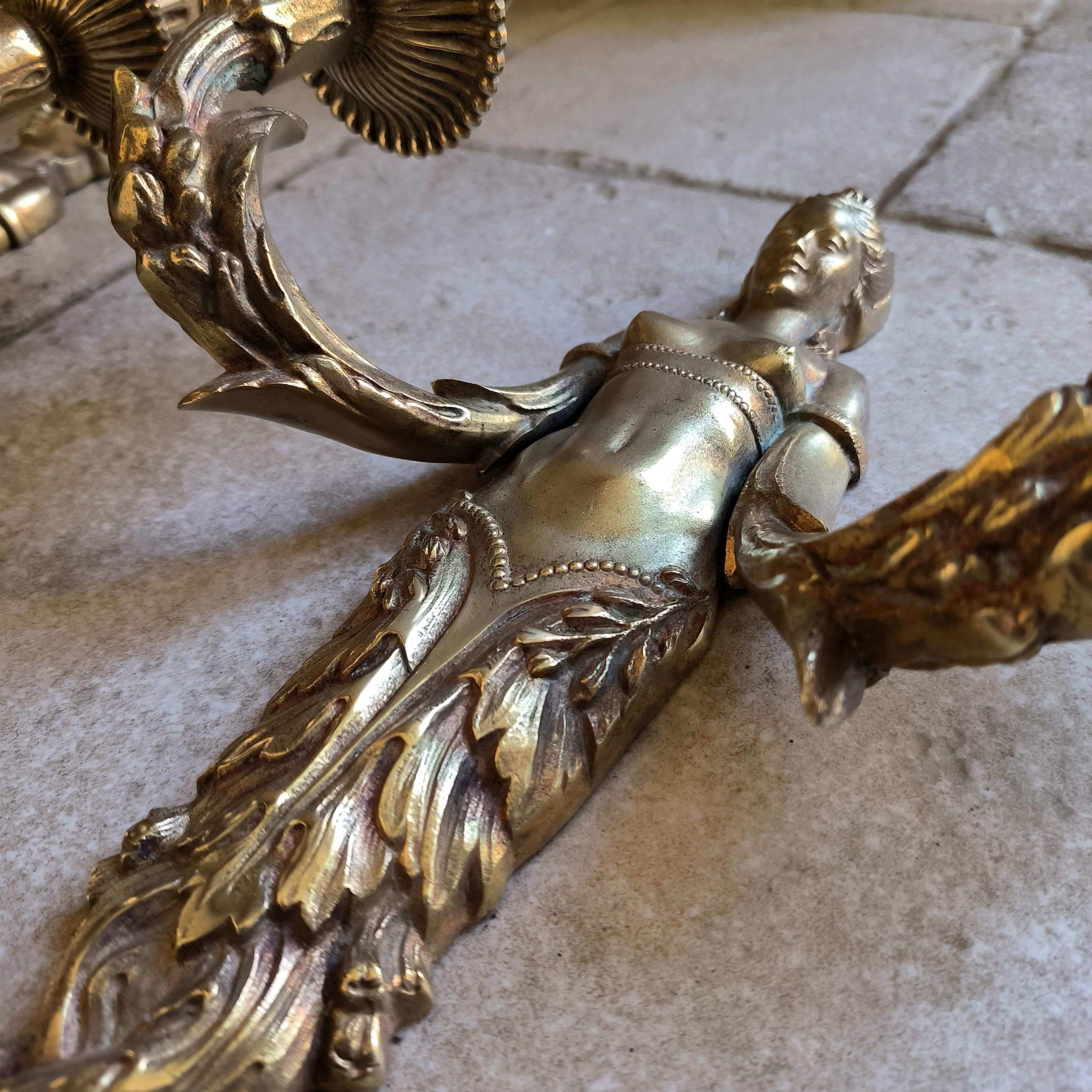 Pareja de candelabros franceses de bronce, estilo Luis XVI. Principios del siglo XX siglo XIX en venta