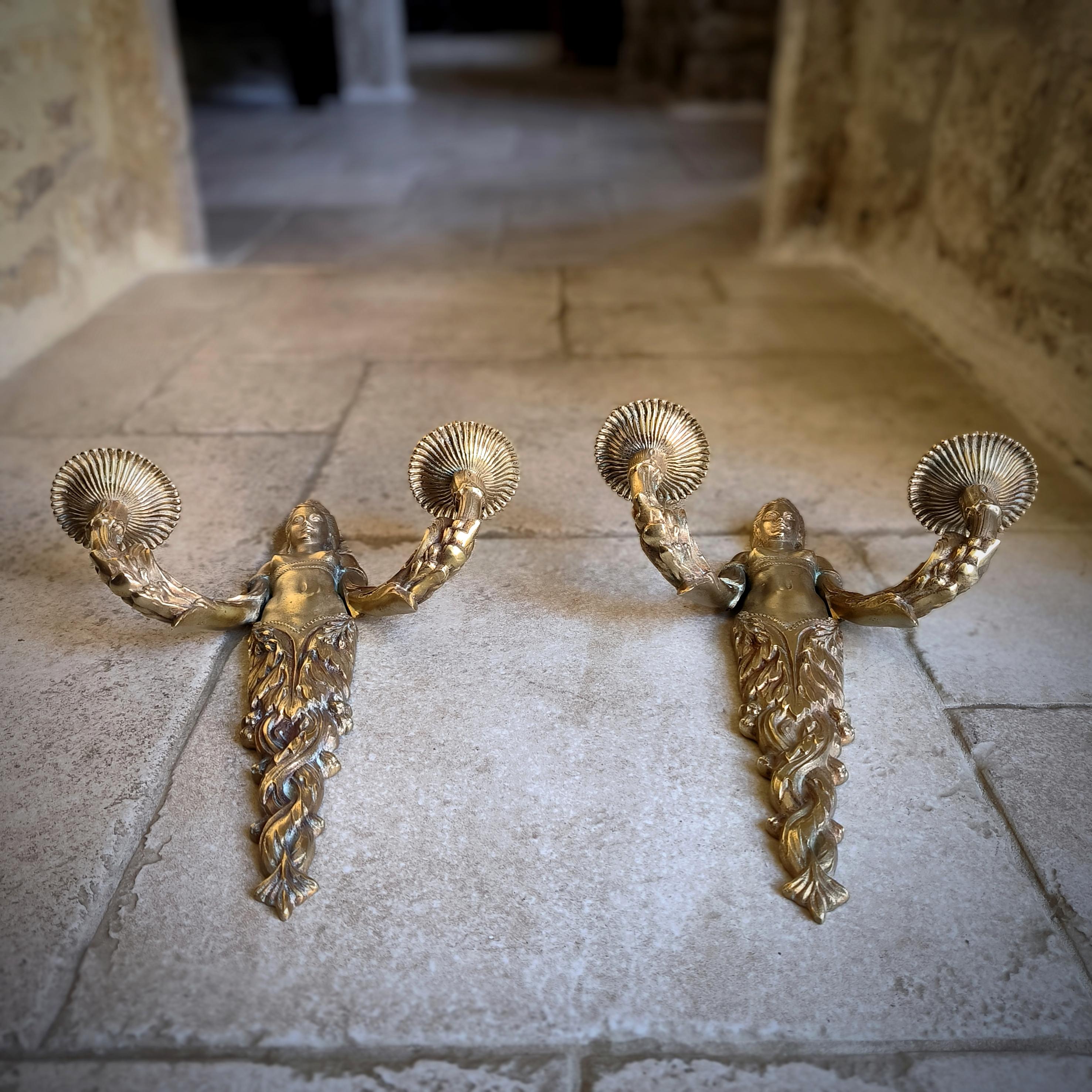 Pareja de candelabros franceses de bronce, estilo Luis XVI. Principios del siglo XX en venta 2