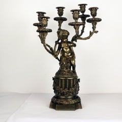 Paire de candélabres figuratifs en bronze de style Louis XVI français à six têtes