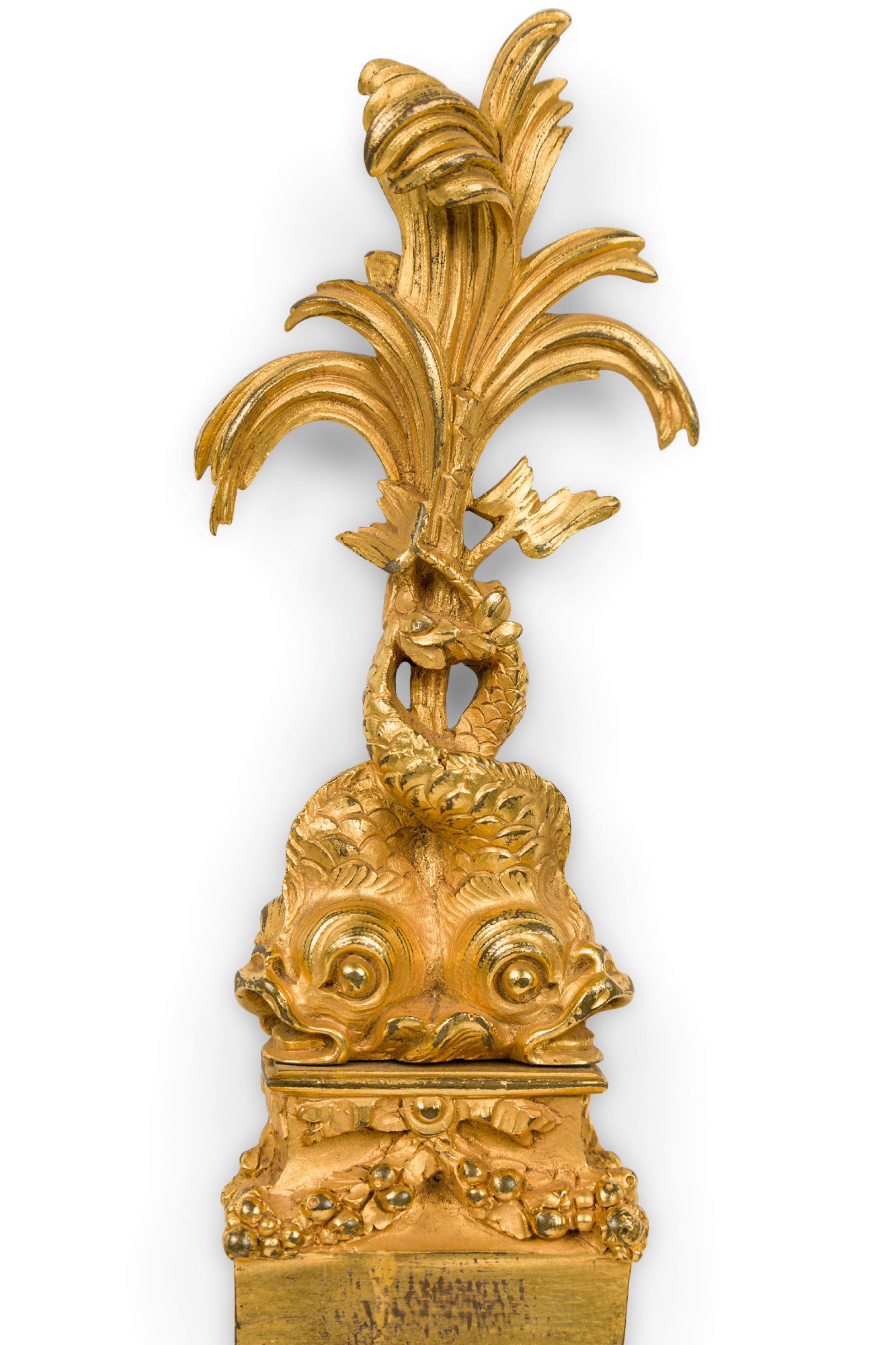 Pareja de Apliques de Bronce Franceses Estilo Luis XVI con Banderas en Bueno estado para la venta en Queens, NY