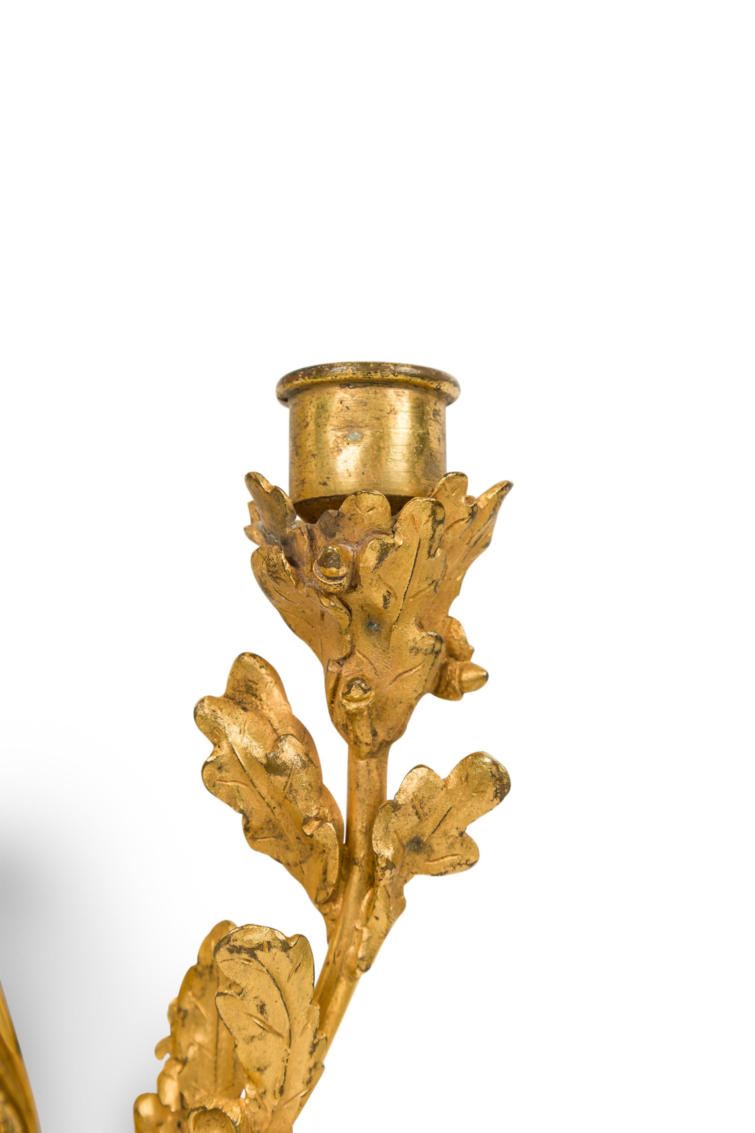 Pareja de Apliques de Bronce Franceses Estilo Luis XVI con Banderas en venta 1