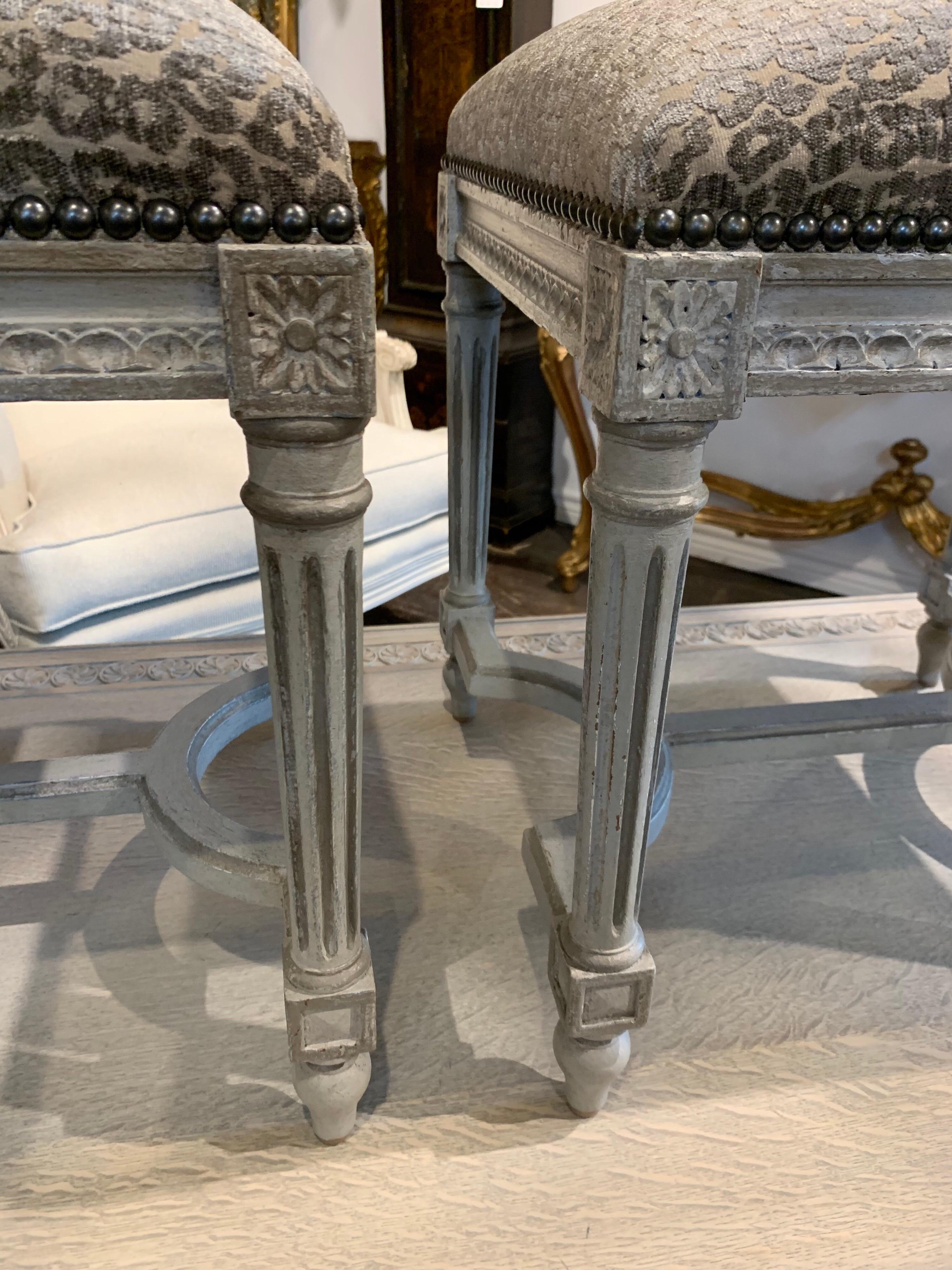 Pair of French Louis XVI Style Carved and Painted Stools In Good Condition In Dallas, TX