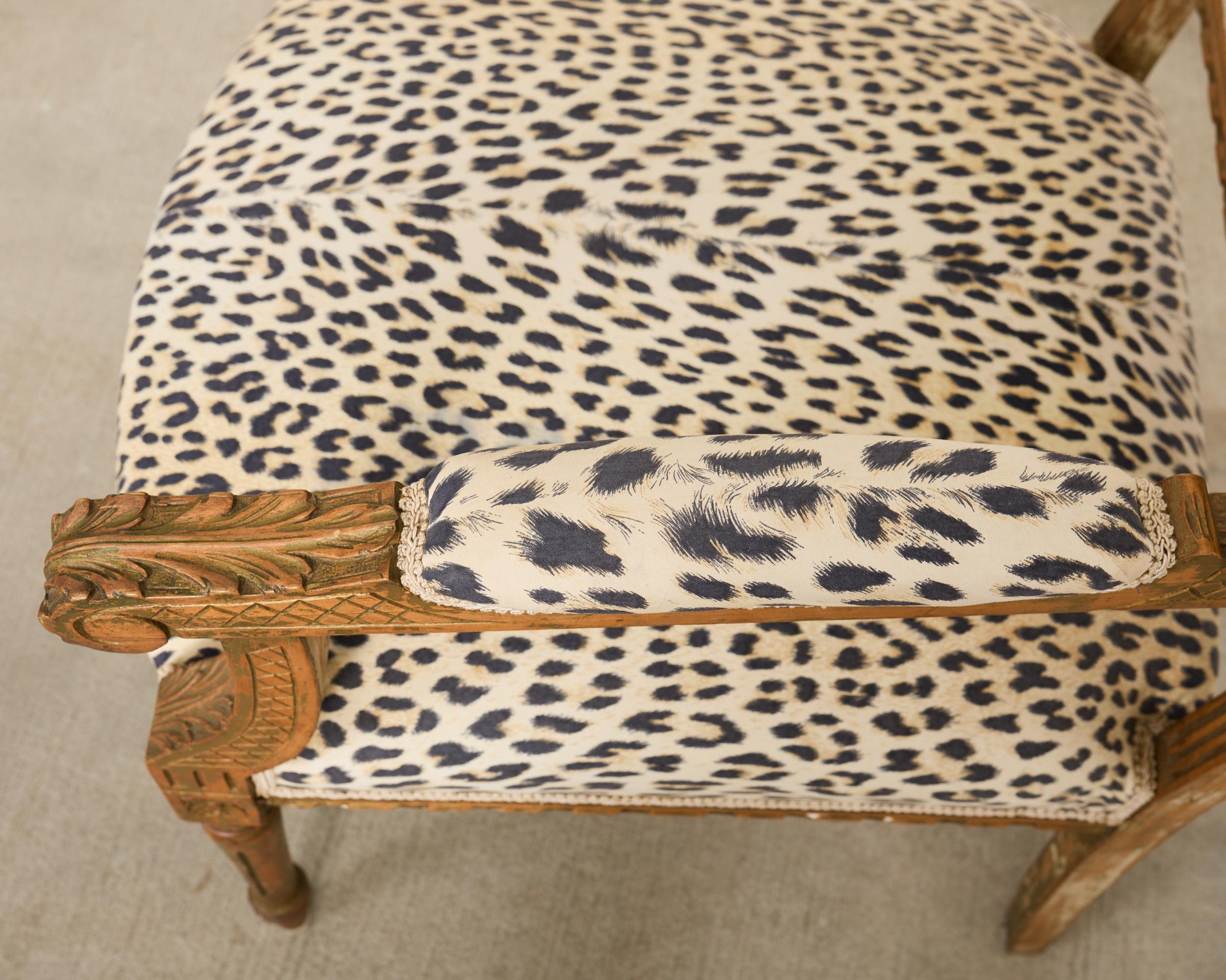 Pair of French Louis XVI Style Carved Beech Armchairs en vente 3