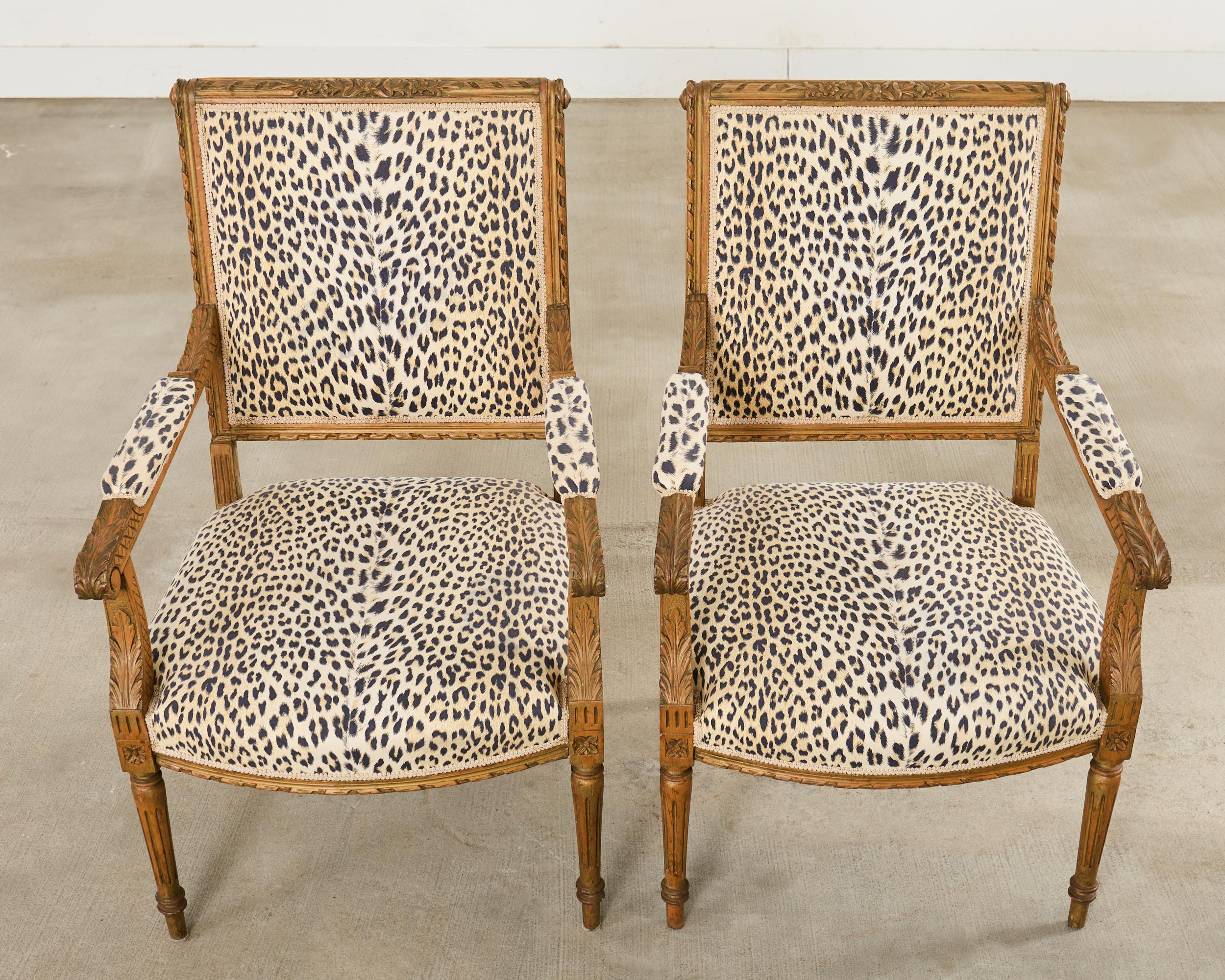 Pair of French Louis XVI Style Carved Beech Armchairs Abîmé - En vente à Rio Vista, CA