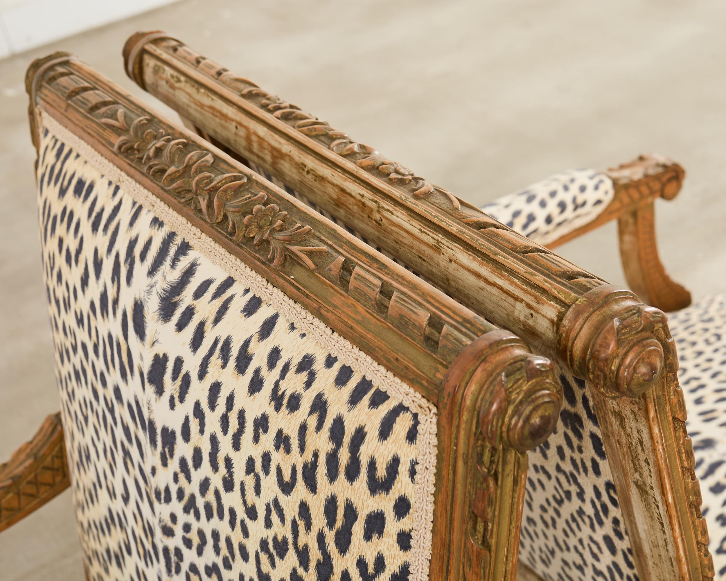 Pair of French Louis XVI Style Carved Beech Armchairs en vente 2