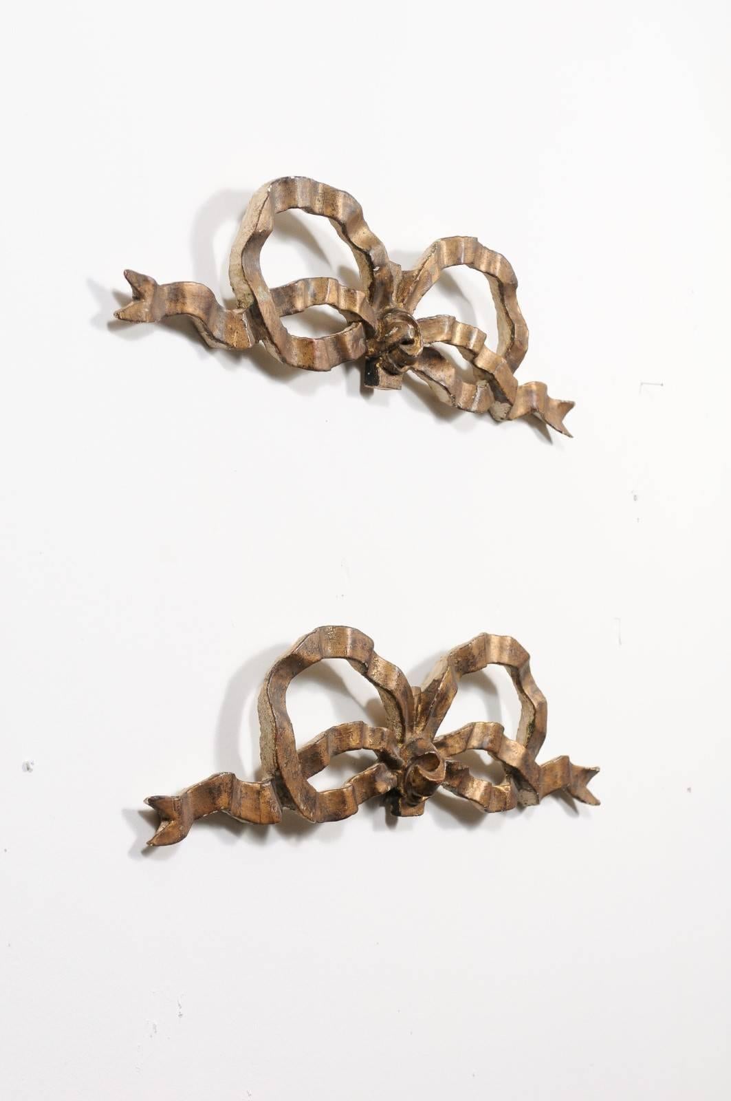 Pair of French Louis XVI Style Carved Giltwood Ribbon Decorations, circa 1900 3