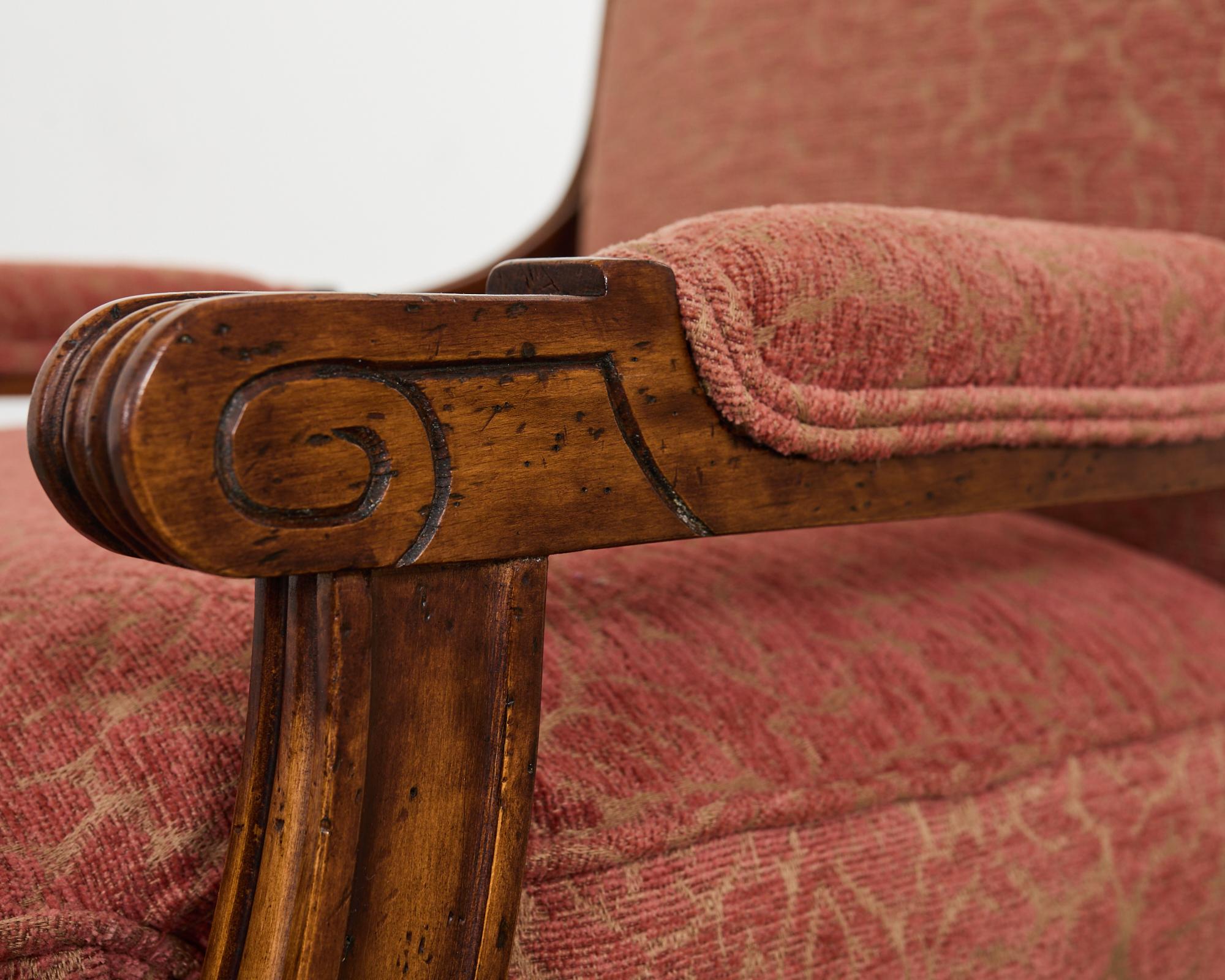 Coppia di poltrone Fauteuil francesi in noce intagliato in stile Luigi XVI in vendita 6