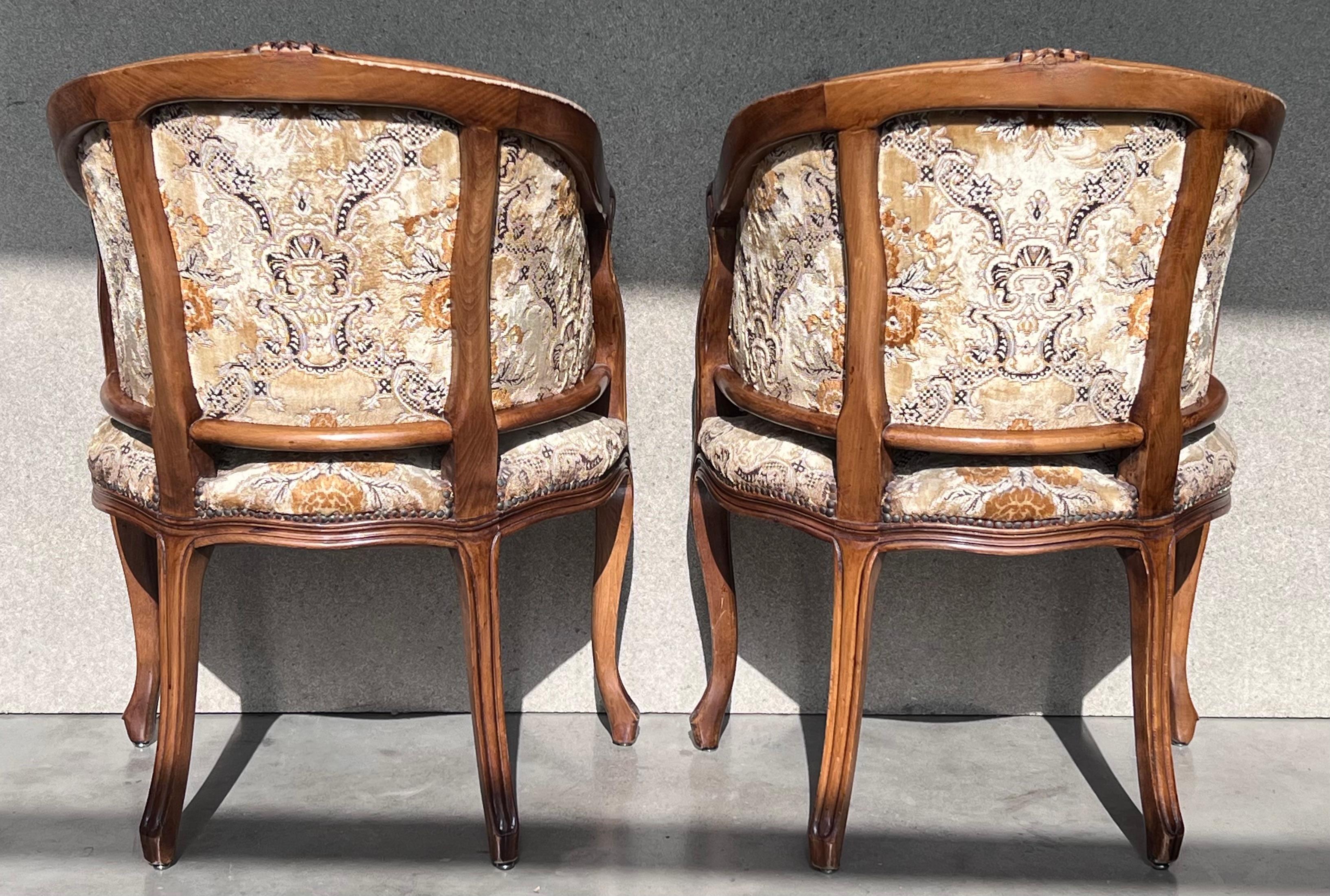 Pair of French Louis XVI Style Carved Walnut Round Bergere Armchairs In Good Condition In Miami, FL