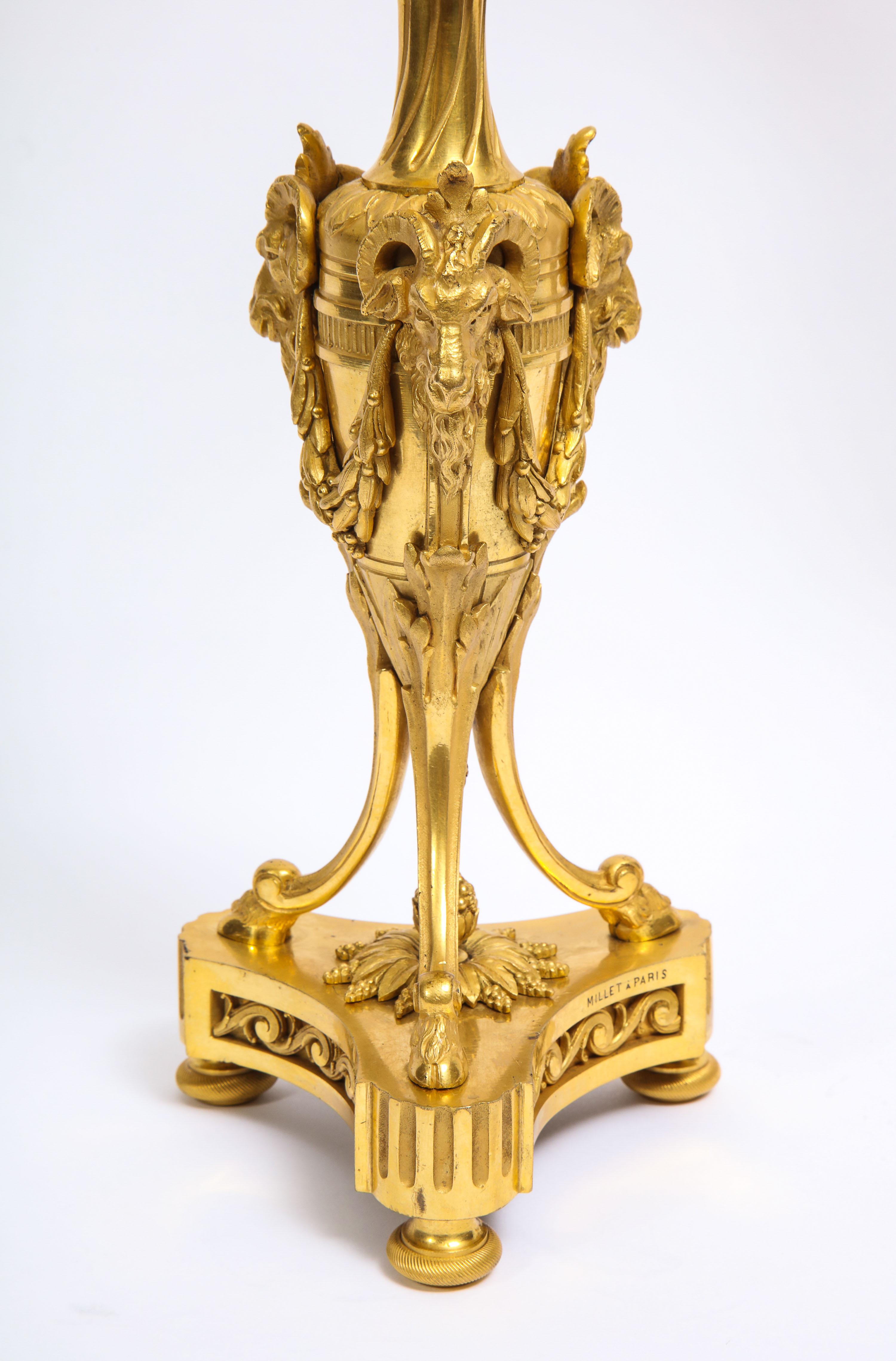 Doré Paire de candélabres à trois bras en bronze doré de style Louis XVI, signés Millet en vente