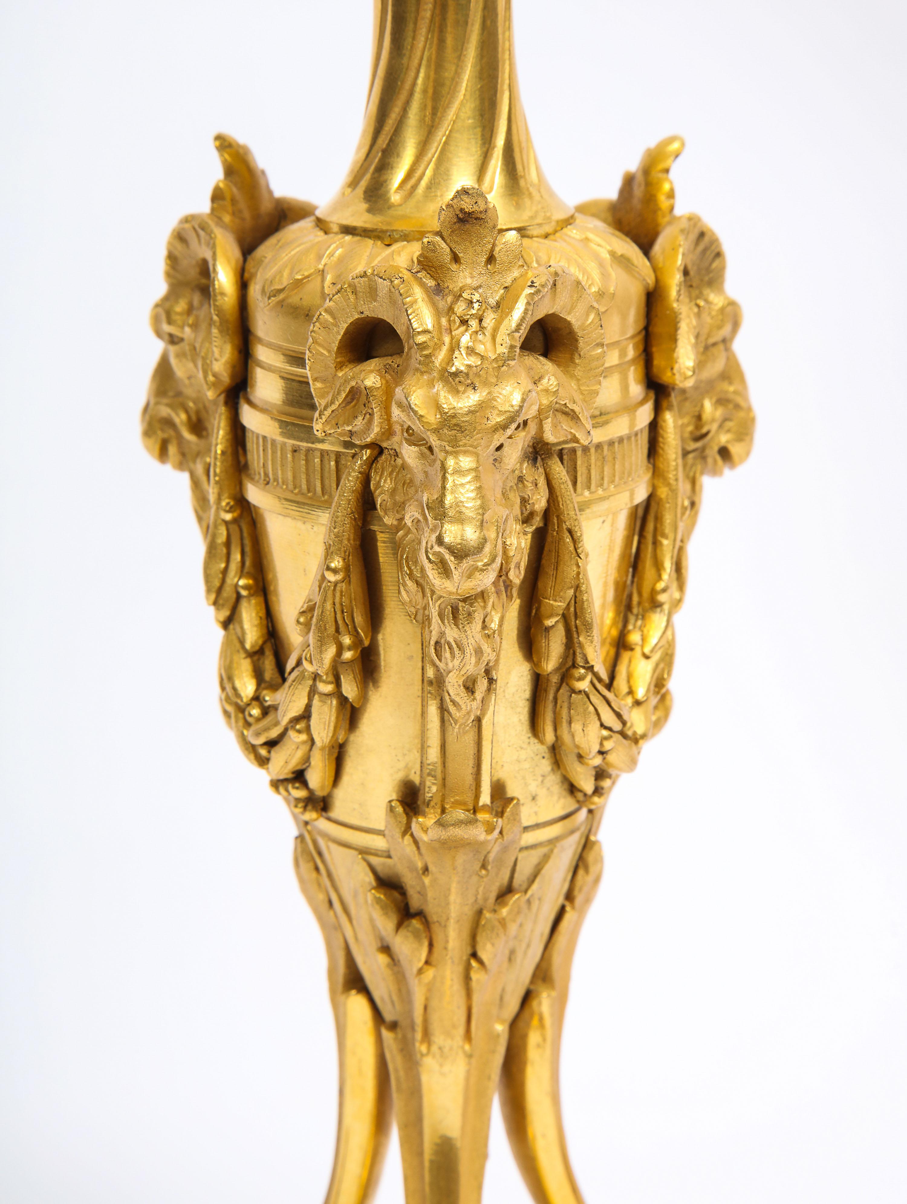 Fin du XIXe siècle Paire de candélabres à trois bras en bronze doré de style Louis XVI, signés Millet en vente