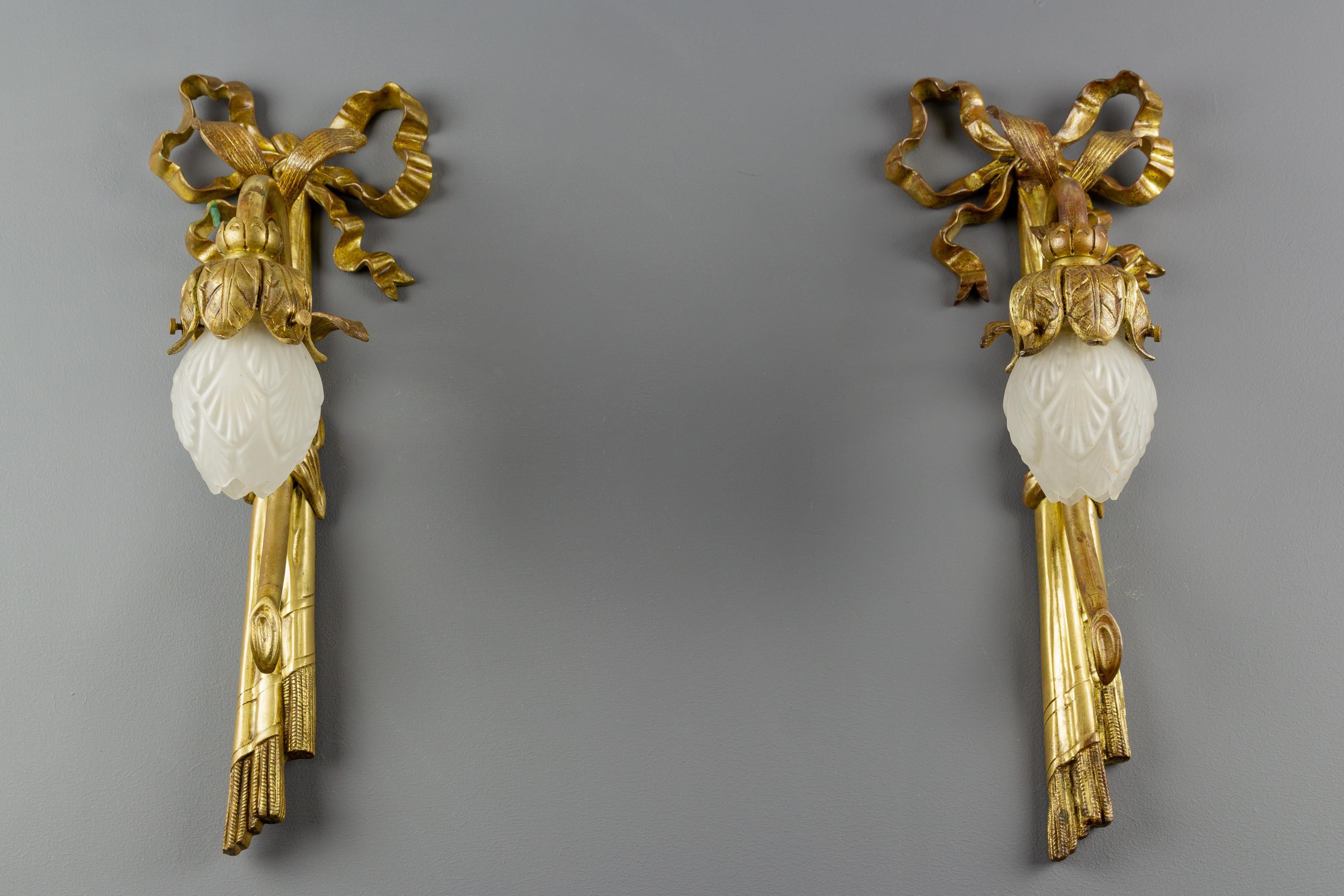 Pair of French Louis XVI Style Gilded Bronze and White Glass Sconces, 1920s In Good Condition In Barntrup, DE