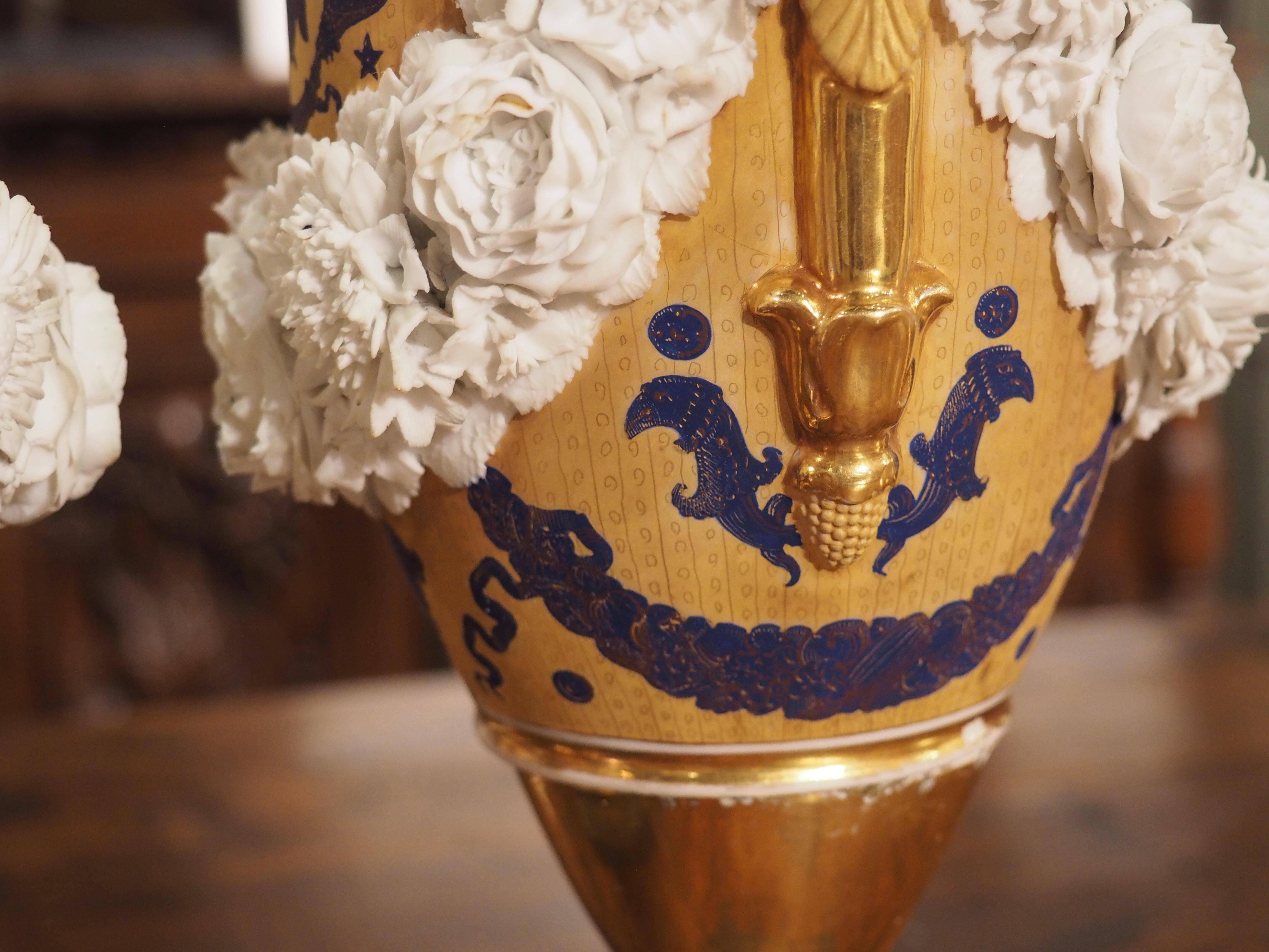 Paire de vases français de style Louis XVI en vermeil avec des guirlandes en biscuit, vers 1870 en vente 6