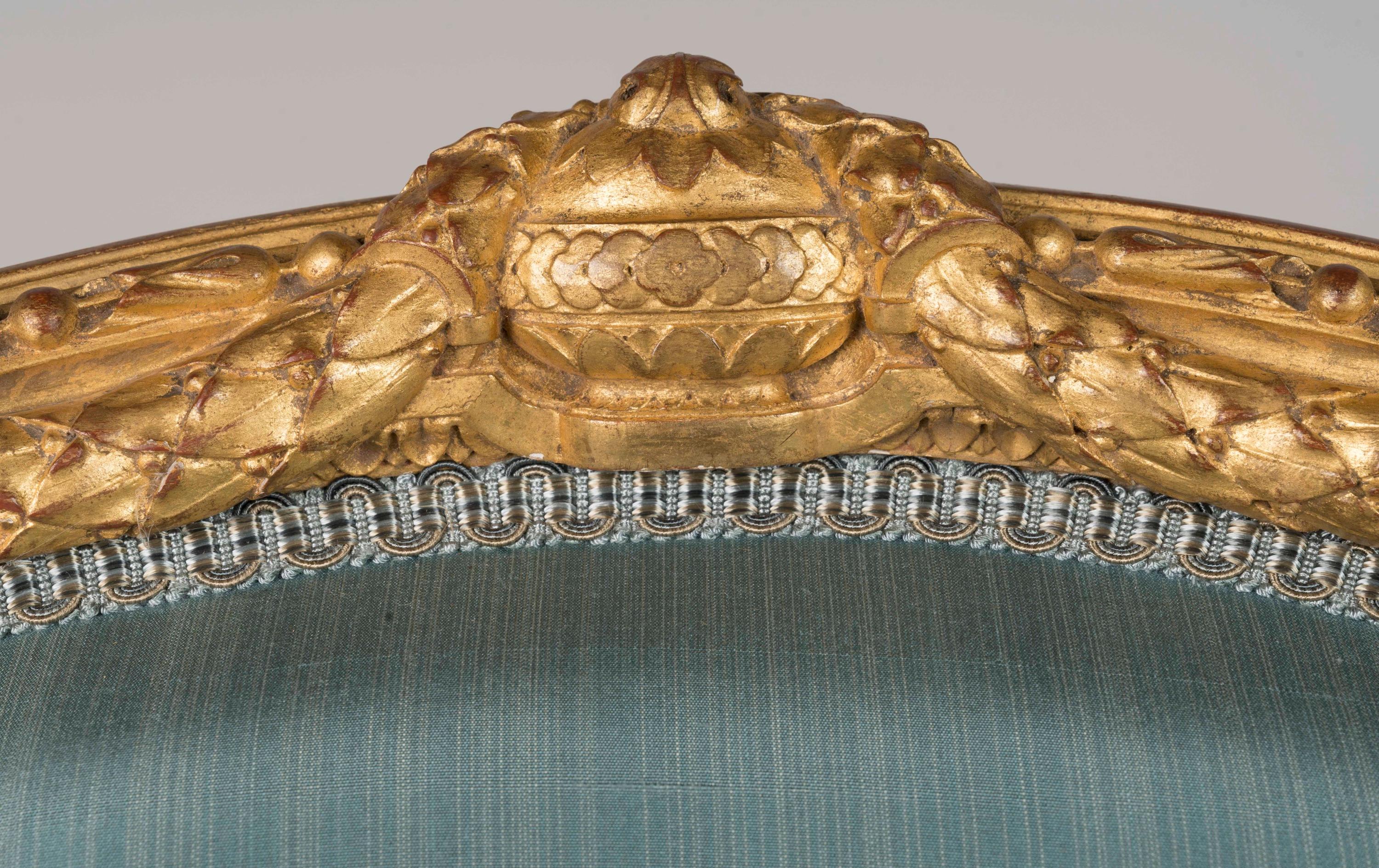 Pareja de sillones franceses de madera dorada estilo Luis XVI de François Linke en venta 4