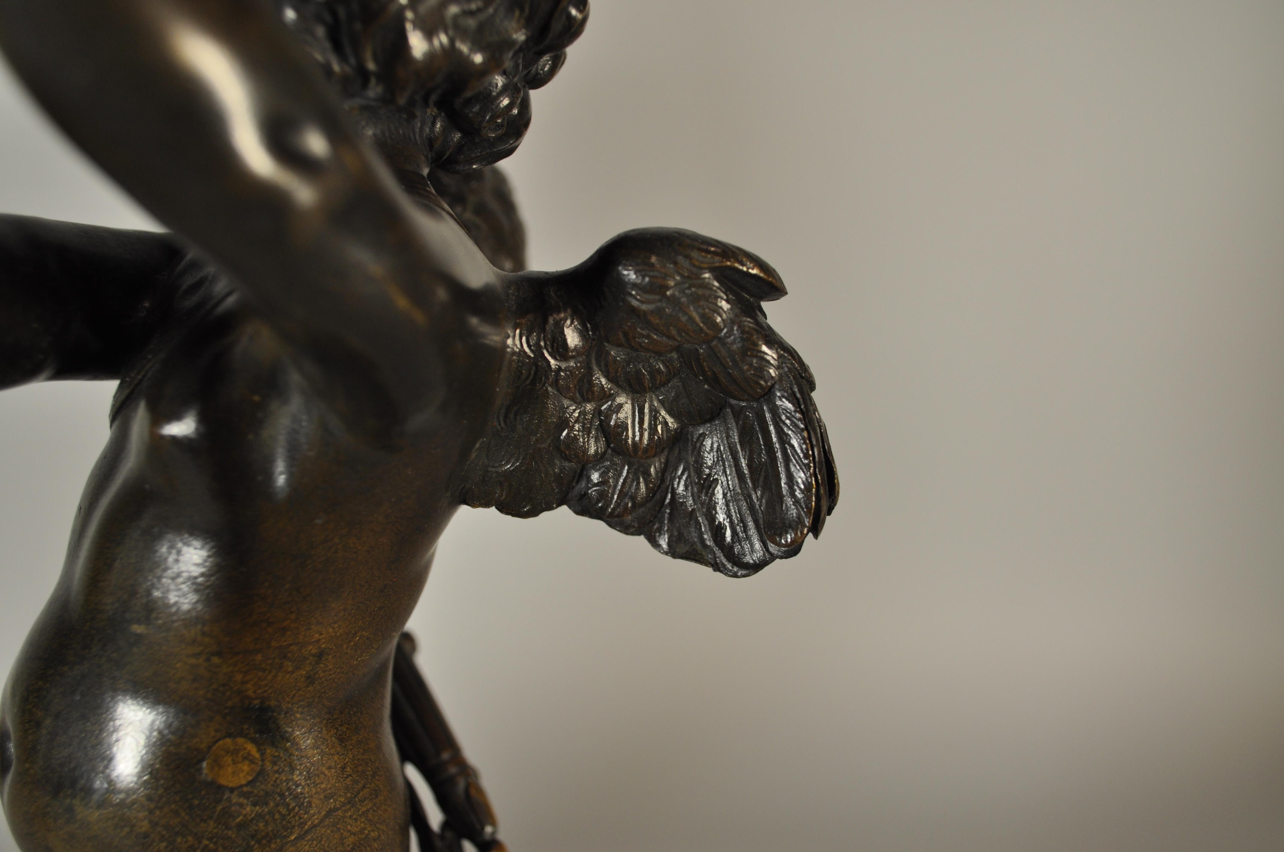 Paar französische Ormolu- und patinierte Bronze-Kandelaber im Stil von LOUIS XVI. aus weißem Marmor im Angebot 6