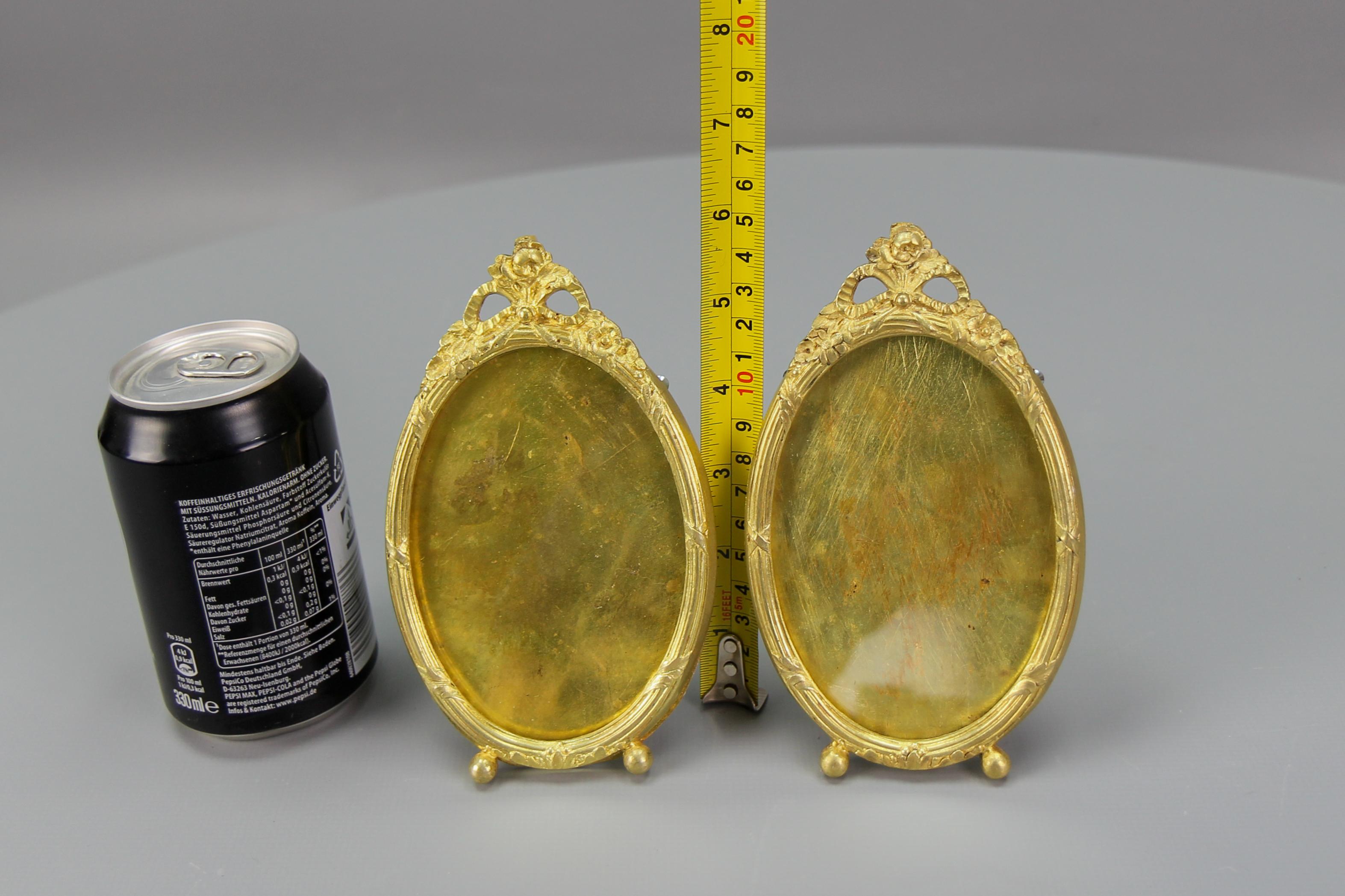 Pair of French Louis XVI Style Oval Bronze Desktop Picture Frames, ca 1900 12