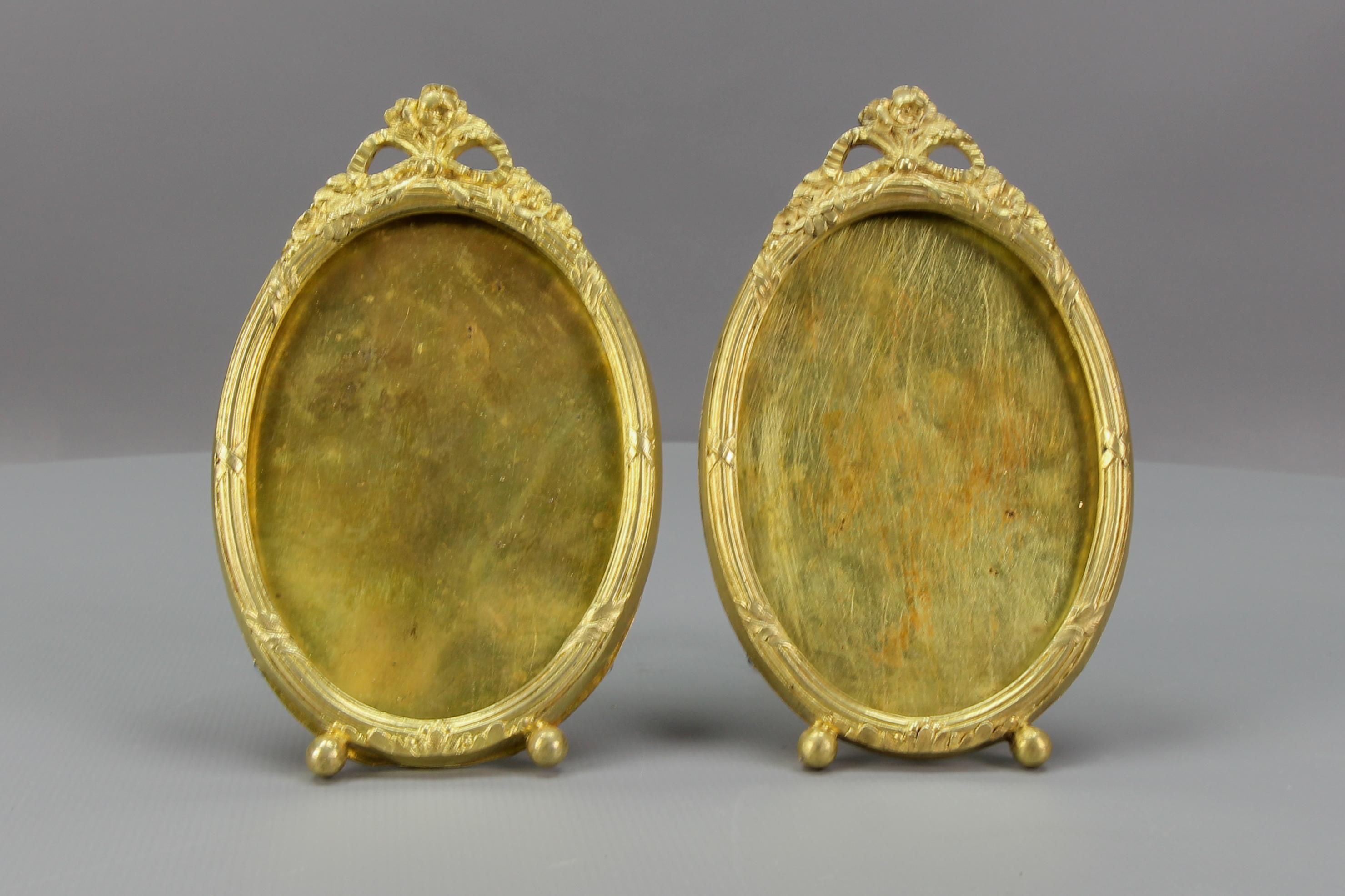 Pair of French Louis XVI Style Oval Bronze Desktop Picture Frames, ca 1900 15