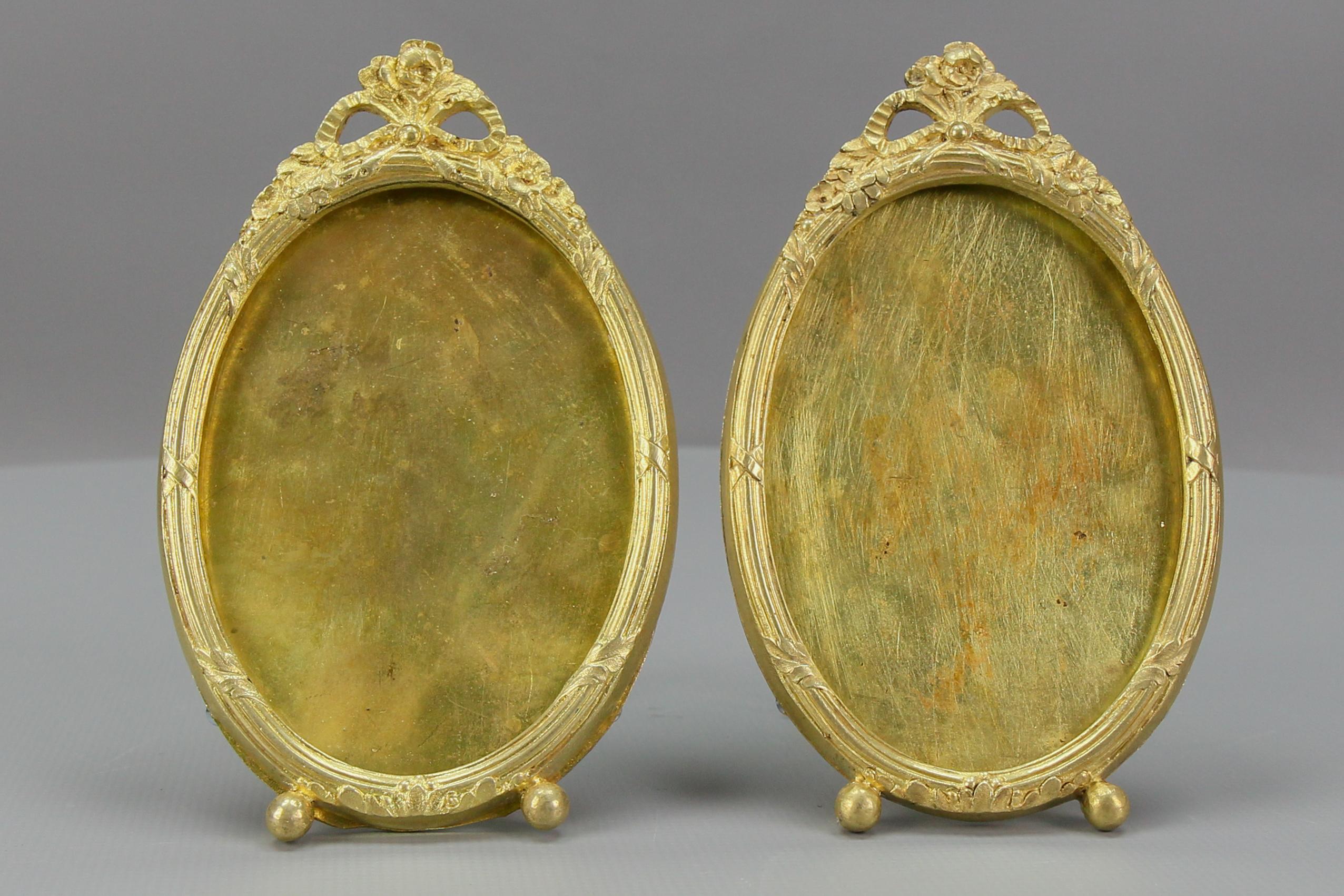Pair of French Louis XVI Style Oval Bronze Desktop Picture Frames, ca 1900 In Good Condition In Barntrup, DE