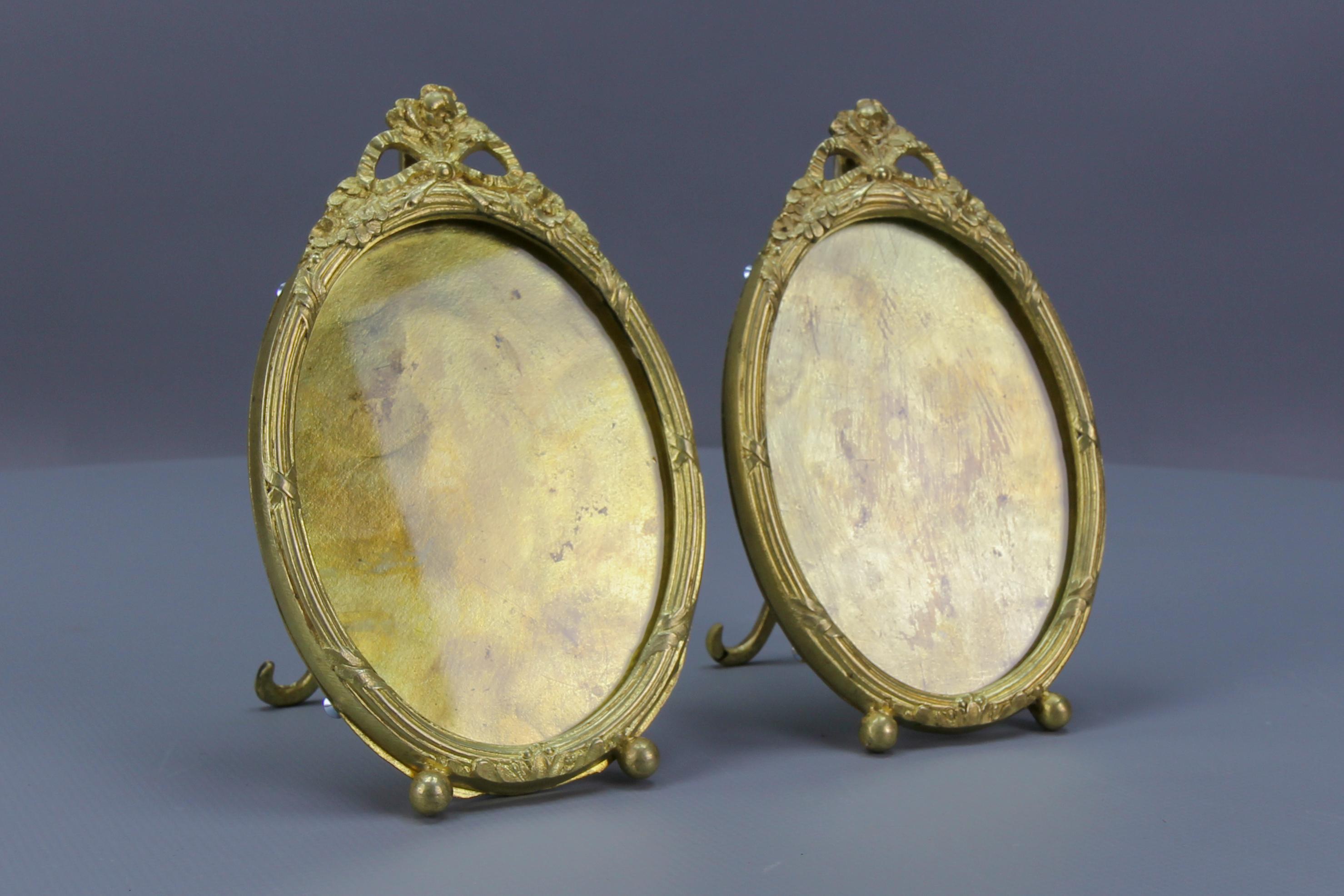 Pair of French Louis XVI Style Oval Bronze Desktop Picture Frames, ca 1900 1