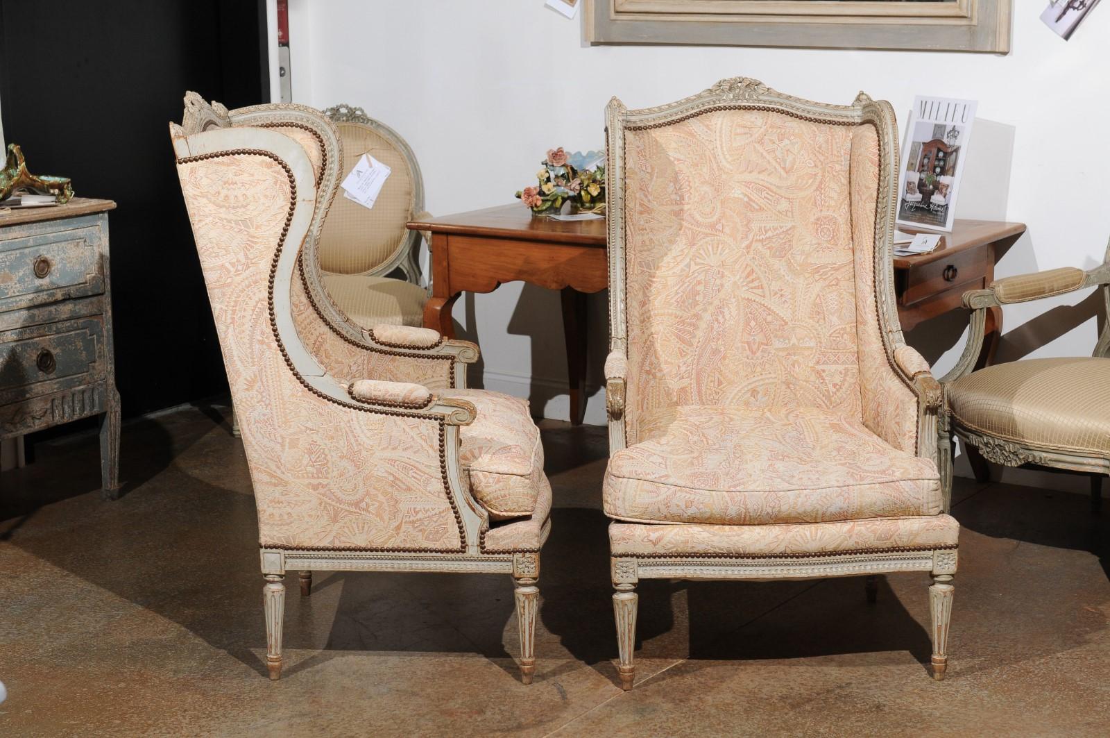 Pair of French Louis XVI Style Painted and Carved Wooden Bergères à Oreilles In Good Condition For Sale In Atlanta, GA