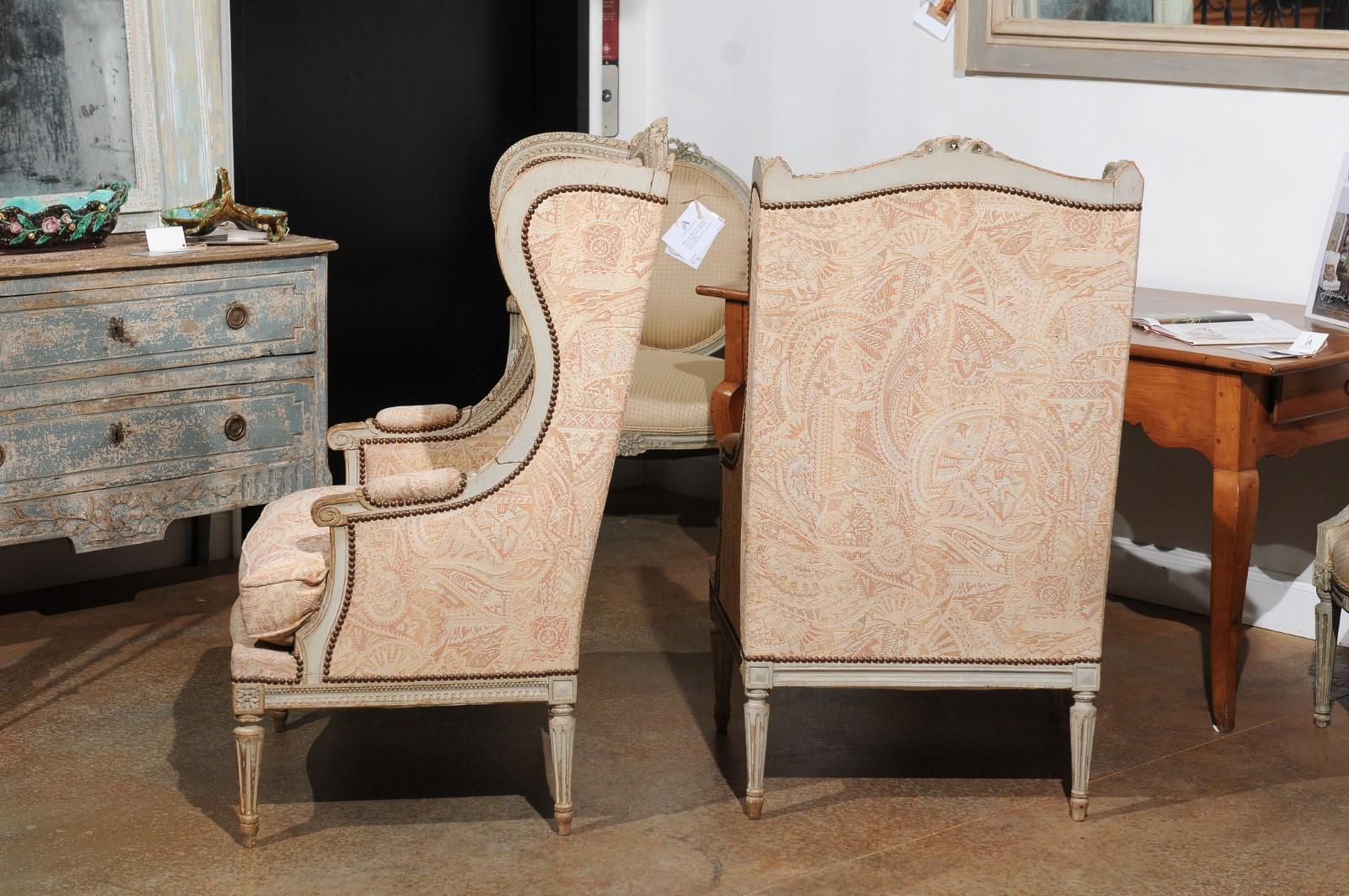 Pair of French Louis XVI Style Painted and Carved Wooden Bergères à Oreilles For Sale 2