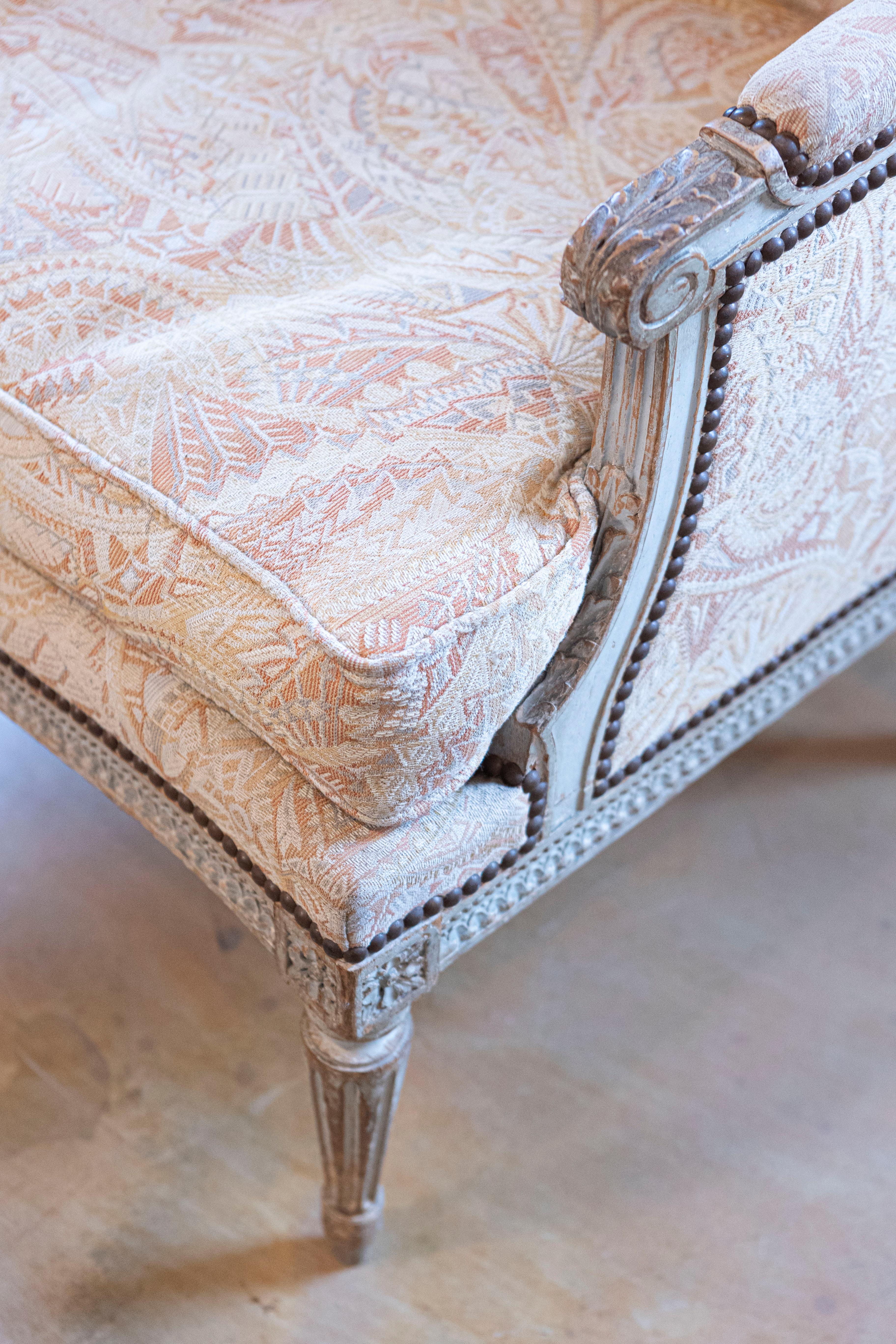 Pair of French Louis XVI Style Painted and Carved Wooden Bergères à Oreilles For Sale 4