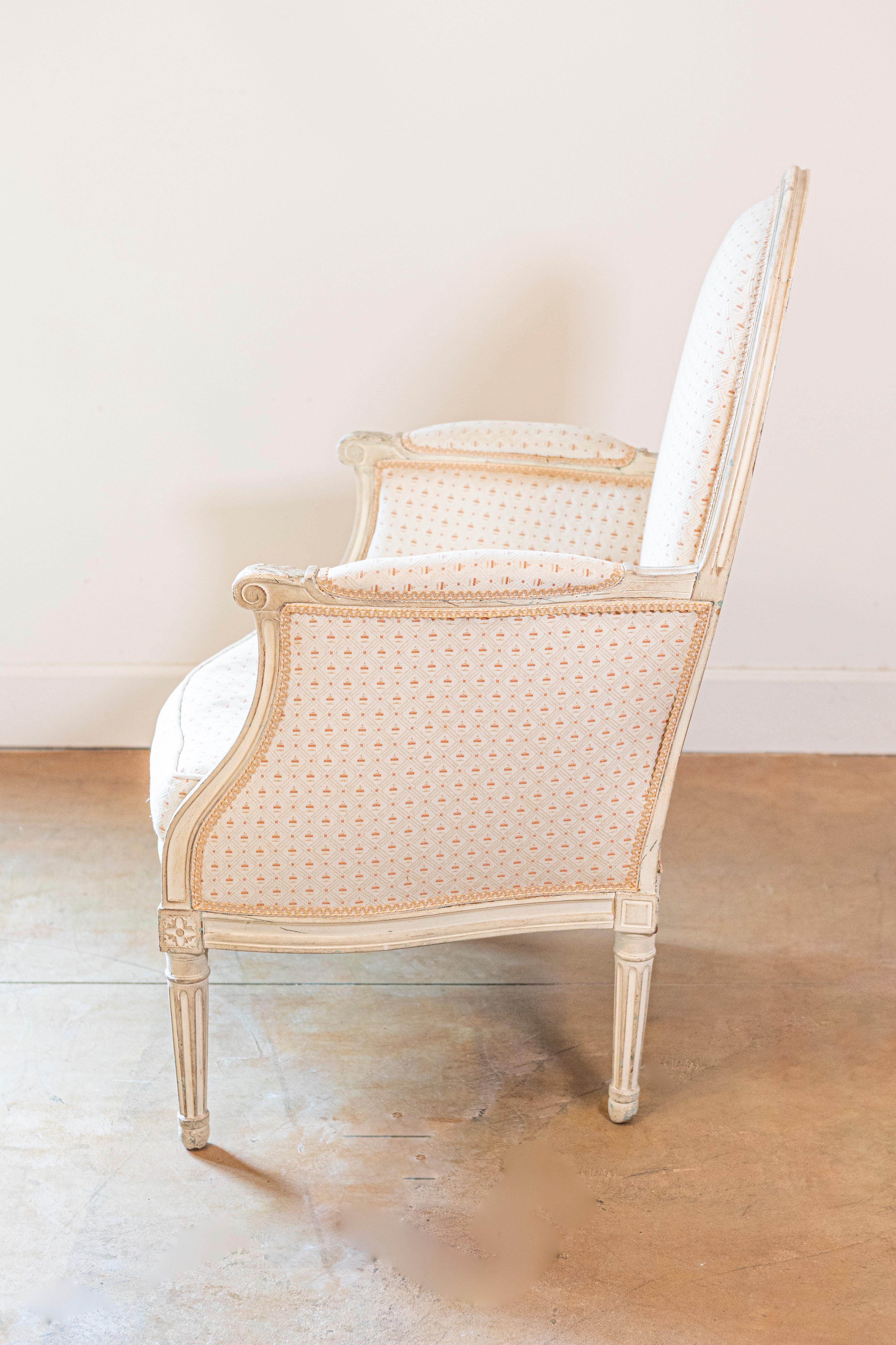 19th Century Pair of French Louis XVI Style Painted Bergères Chairs with Oval Shaped Backs For Sale