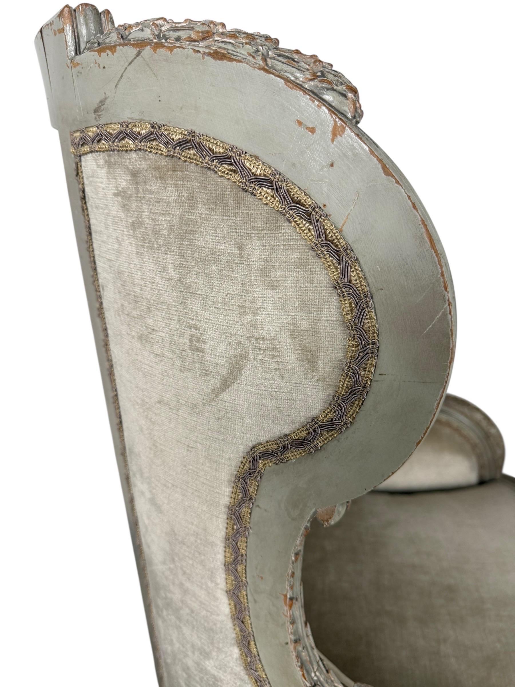 Paar französische Bergères im Louis-XVI-Stil mit Bemalung im Angebot 11