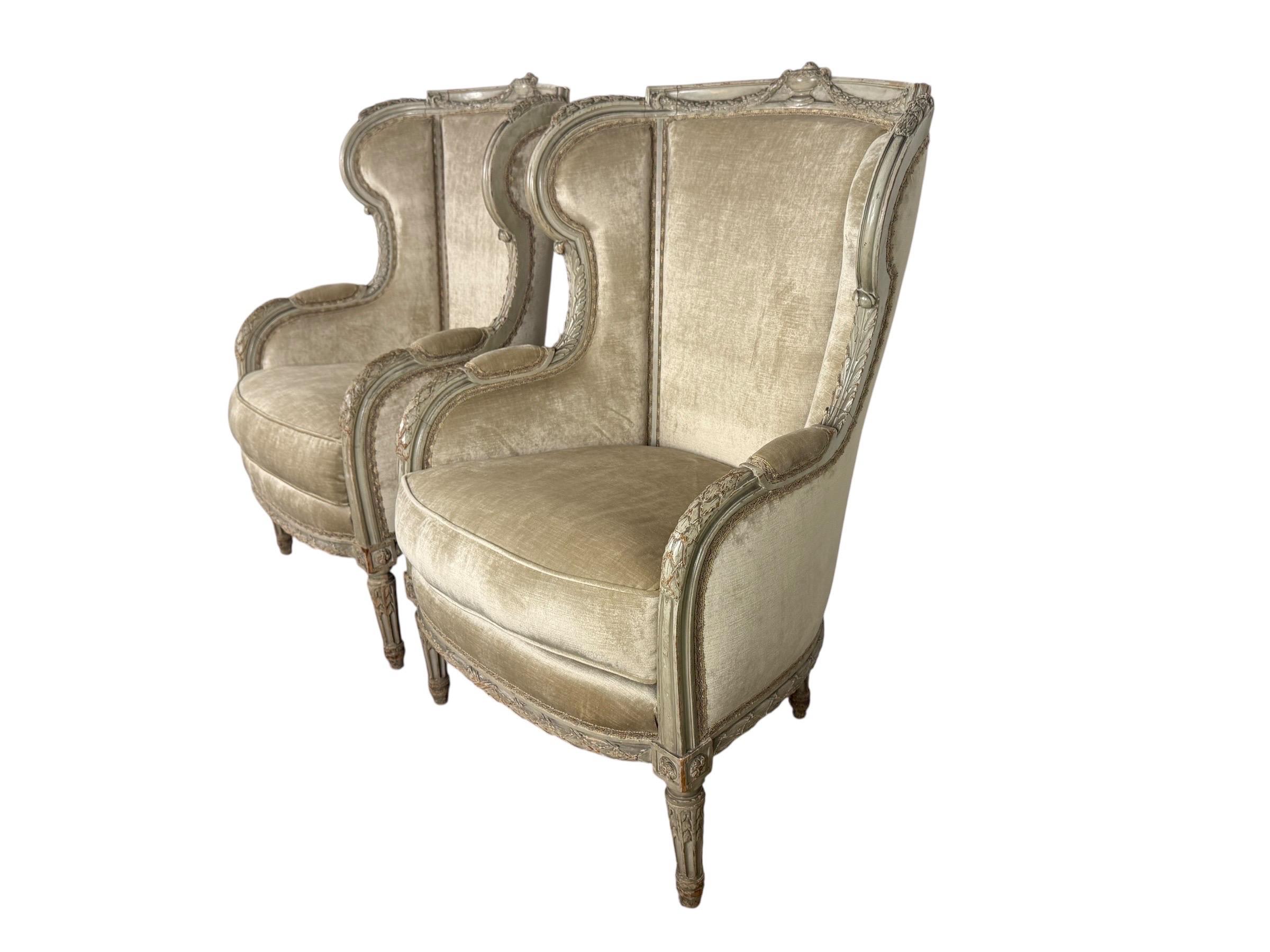 Paar französische Bergères im Louis-XVI-Stil mit Bemalung (Louis XVI.) im Angebot