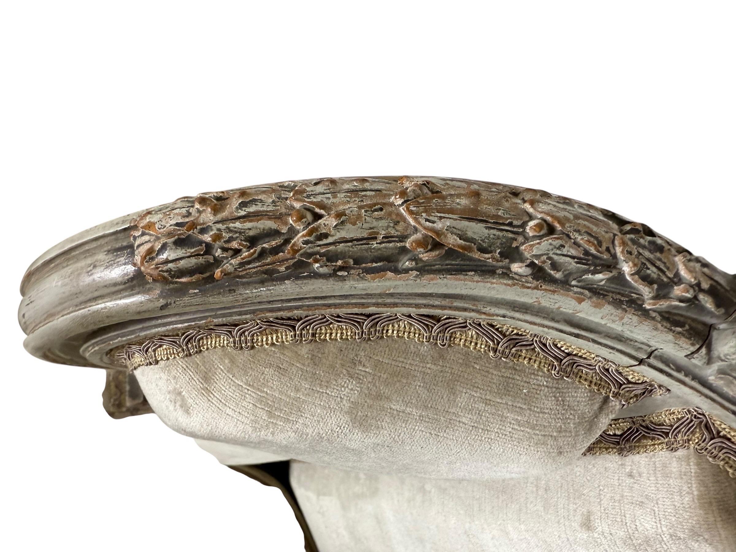 Paar französische Bergères im Louis-XVI-Stil mit Bemalung (Samt) im Angebot