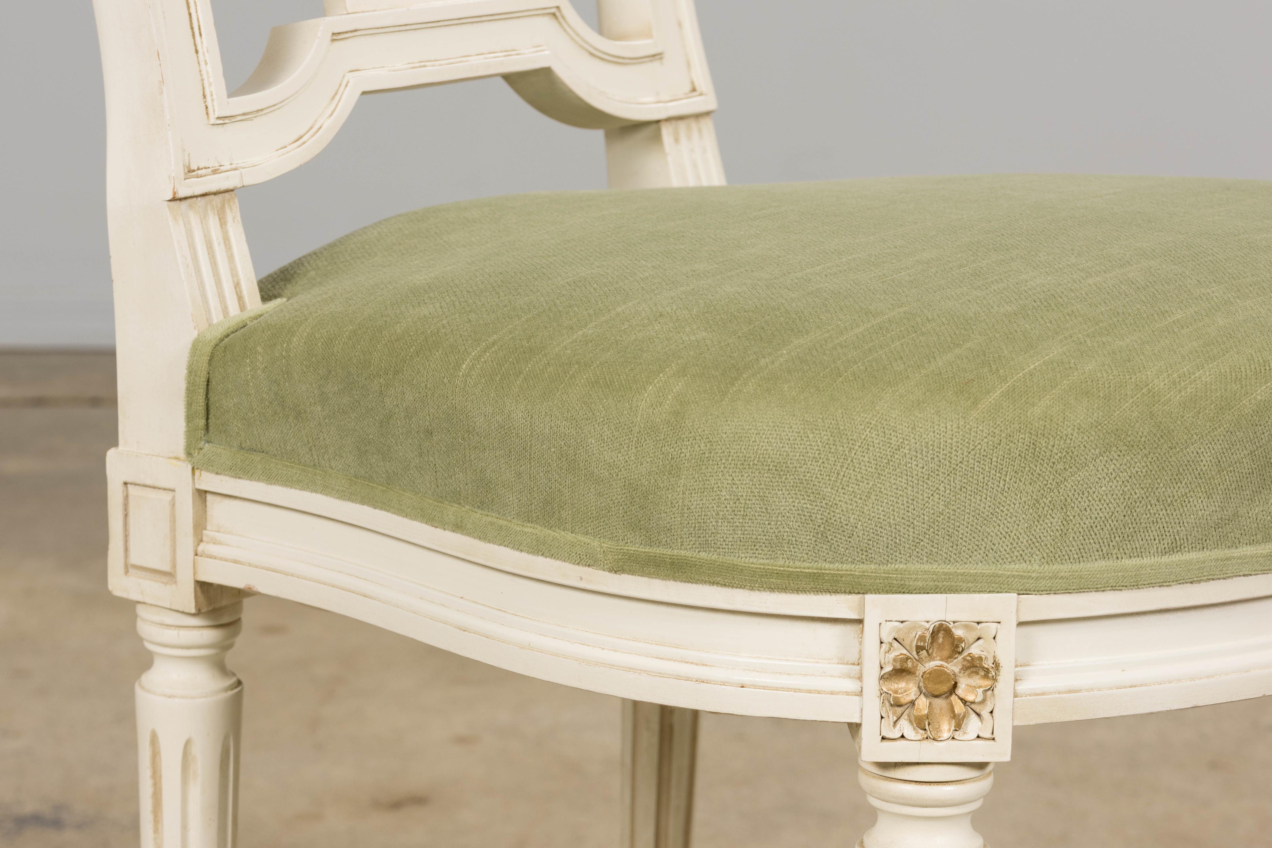 Paar französische Louis XVI-Stil bemalte Leierkastenstühle in Lorbeergrün im Angebot 3