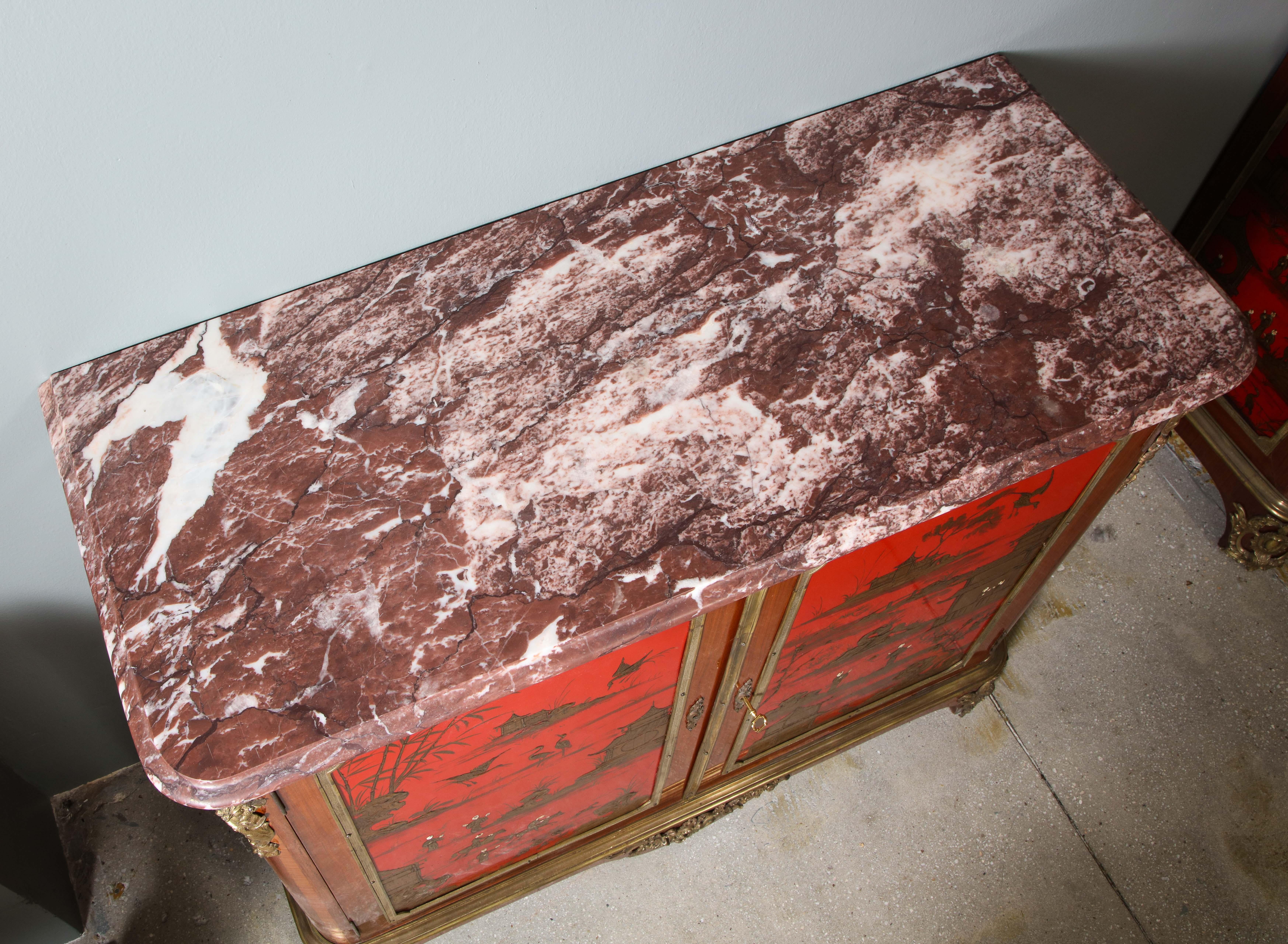 Paire de  Armoires chinoiserie rouge de style Louis XVI en vente 6