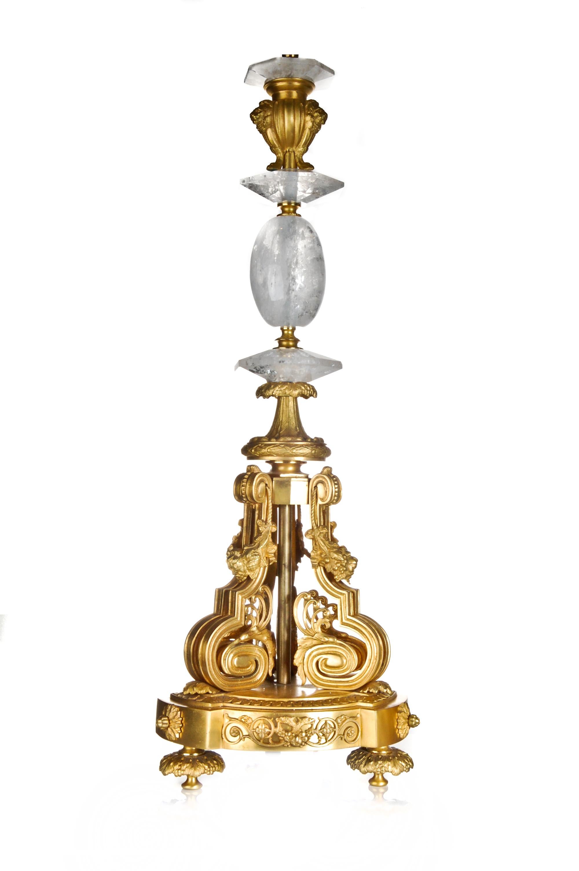Français Paire de lampes françaises de style Louis XVI en cristal de roche et bronze doré en vente