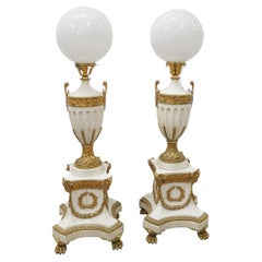 Paire de lampadaires / torchères françaises anciennes de style Louis XVI en marbre et bronze doré
