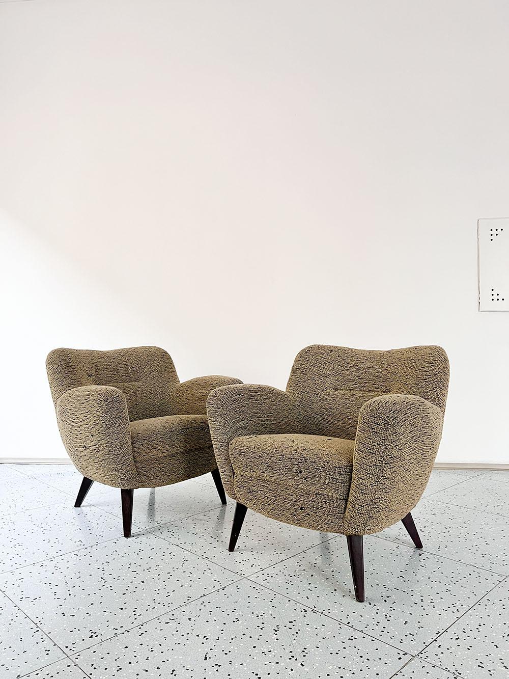 Mid-Century Modern Pair of French Lounge Chairs in Oak and Bouclé Fabric, France, 1950s