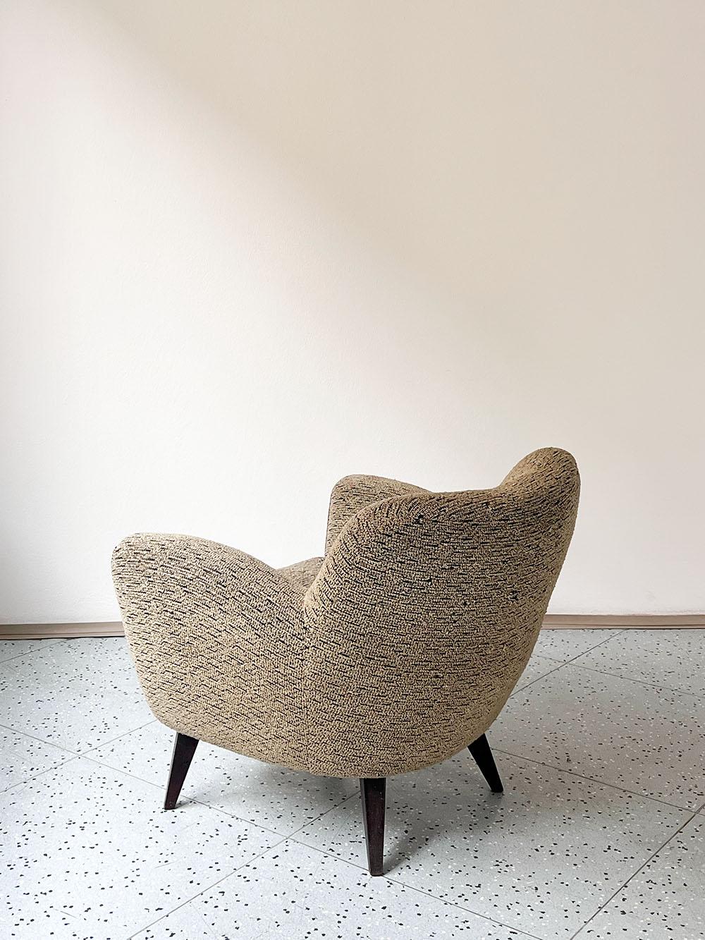 Pair of French Lounge Chairs in Oak and Bouclé Fabric, France, 1950s In Fair Condition In Praha 2, Hlavní město Praha