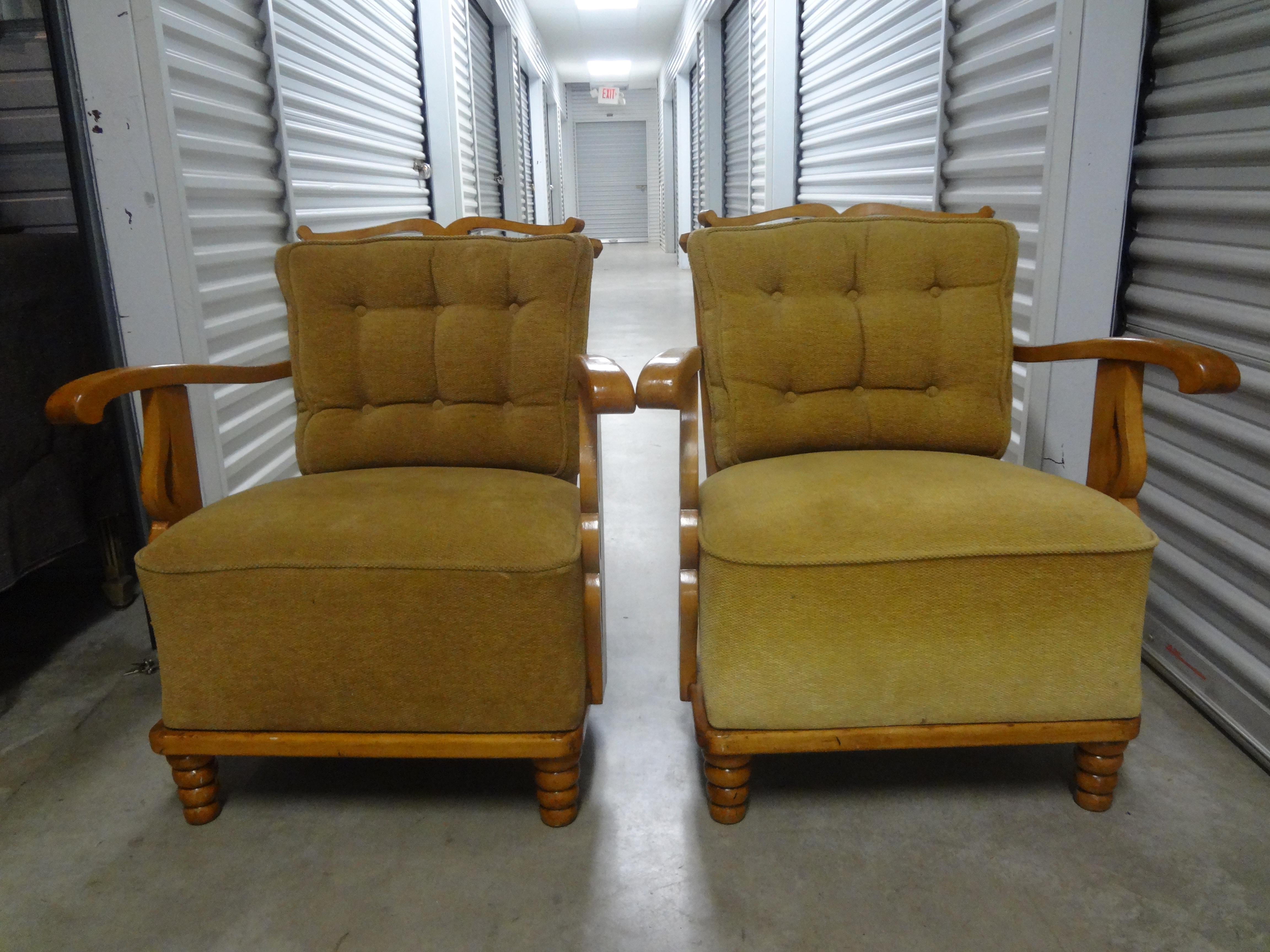 Unusual pair of French sycamore lounge chairs or armchairs inspired by André Arbus. This great pair of French chairs are made of sycamore and have beautiful detailing with twisted front legs. These stunning well designed and well-made French club