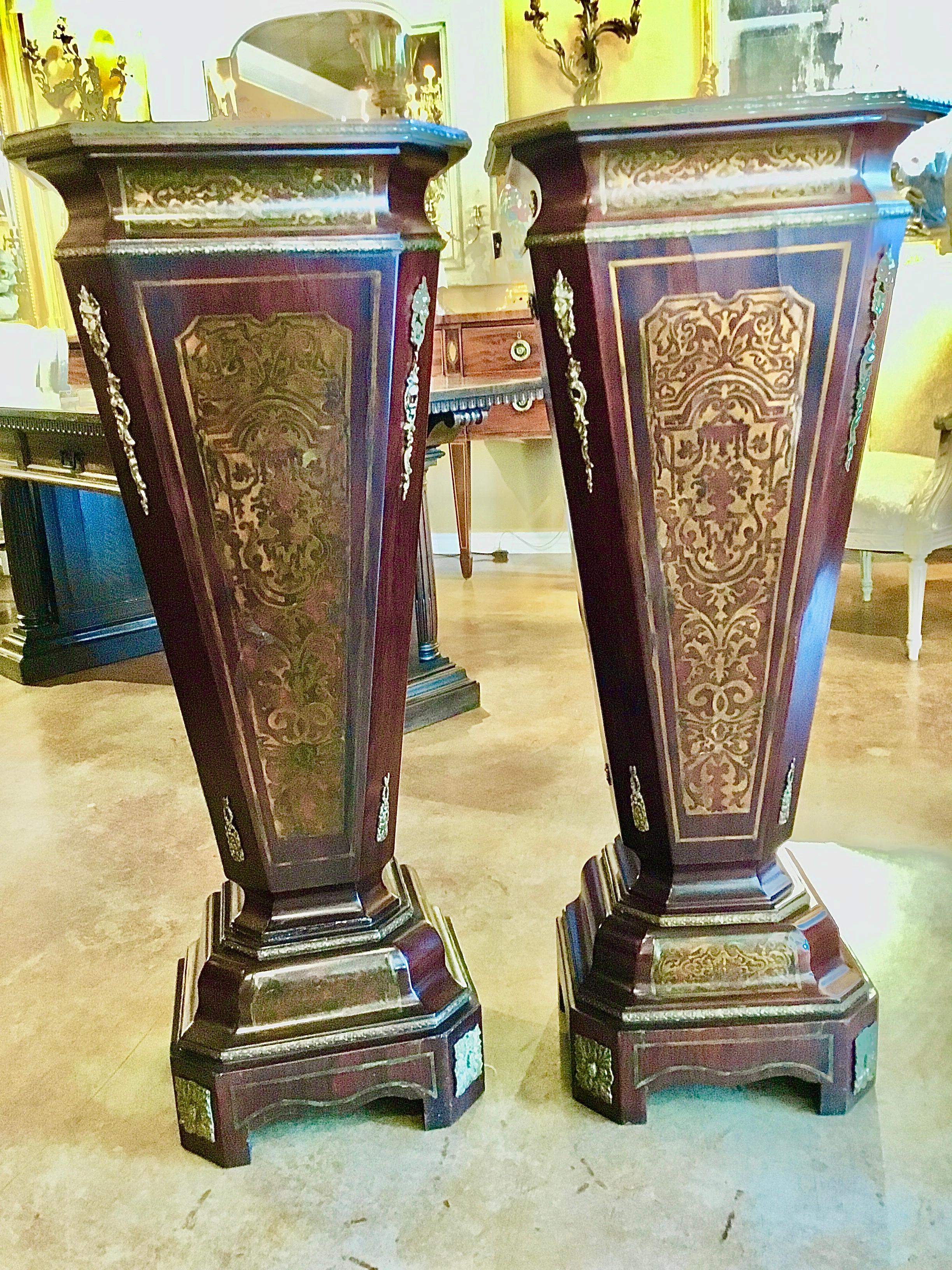Pair of French Mahogany and Boulle Pedestals In Good Condition In Houston, TX