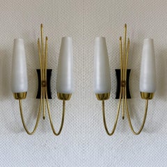 Paar französische Maison Arlus-Wandleuchter aus Messingglas mit doppelter Leuchte, Frankreich, 1950er Jahre