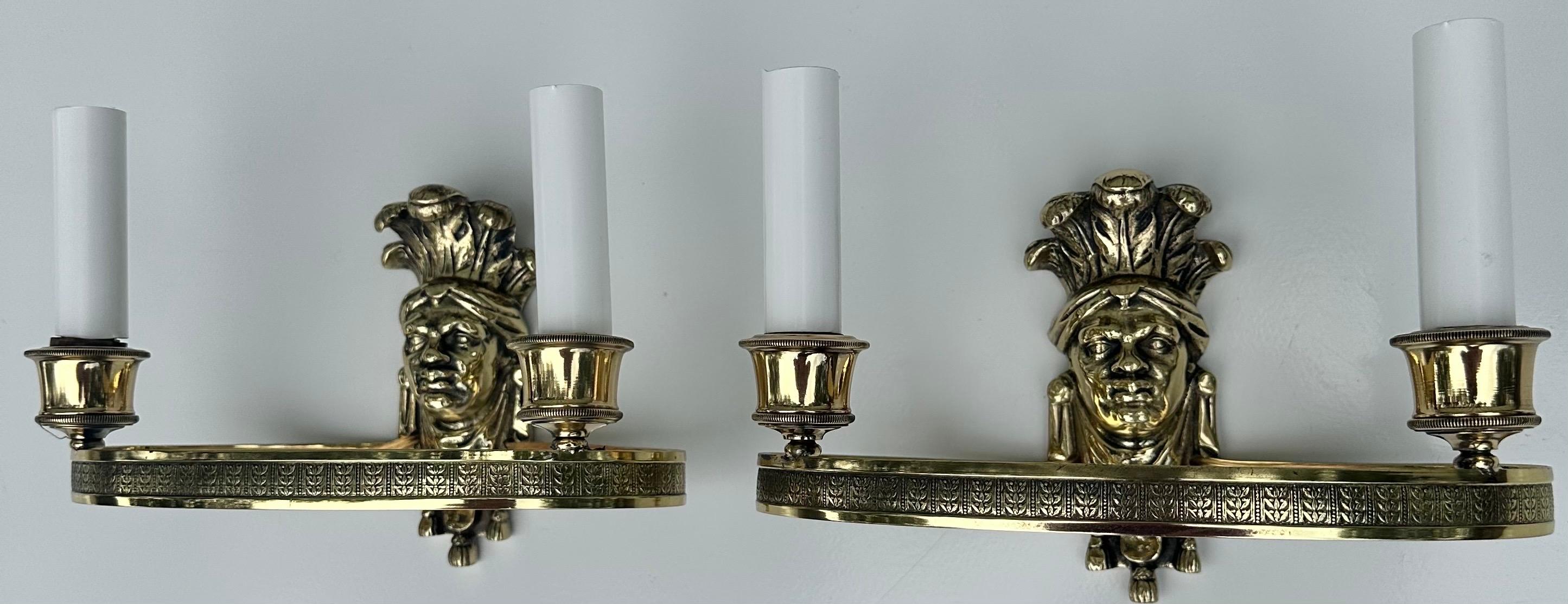 Pareja de candelabros franceses de bronce Maison Bagues Bronce en venta