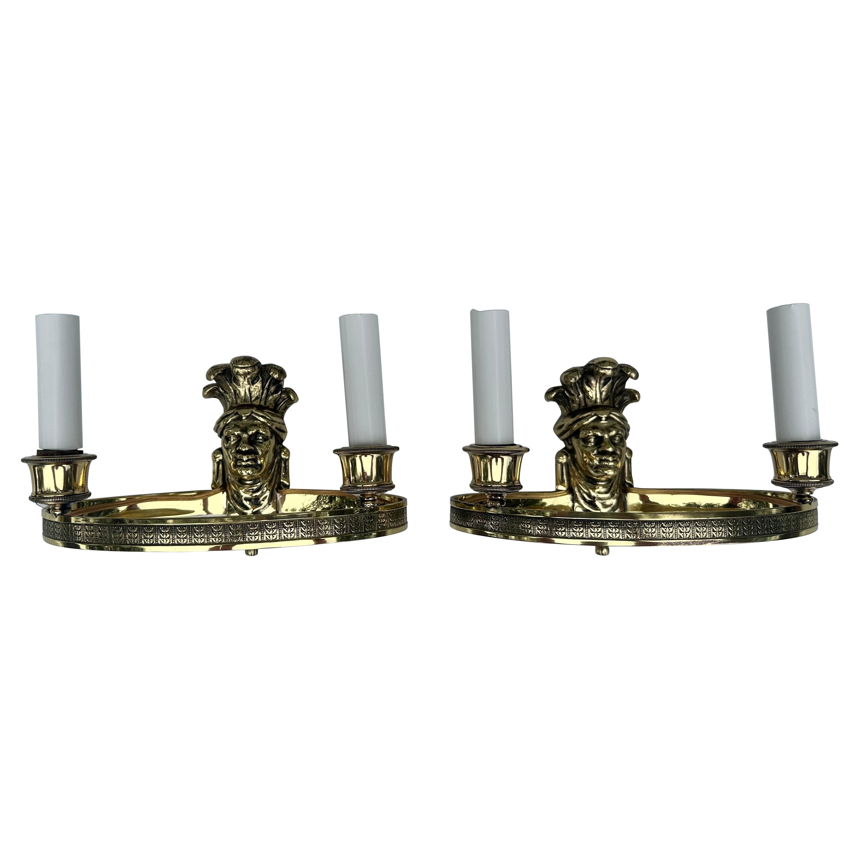 Pareja de candelabros franceses de bronce Maison Bagues