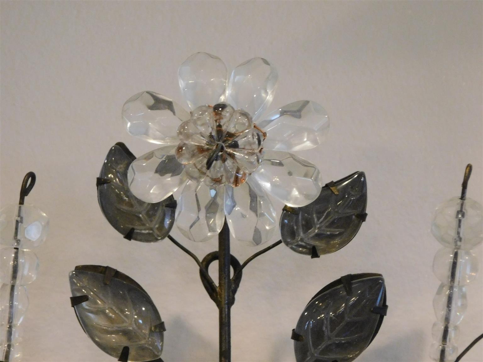 Bronzo Coppia di lampade da parete in cristallo di rocca e bronzo della Maison Bagues francese, XX secolo in vendita