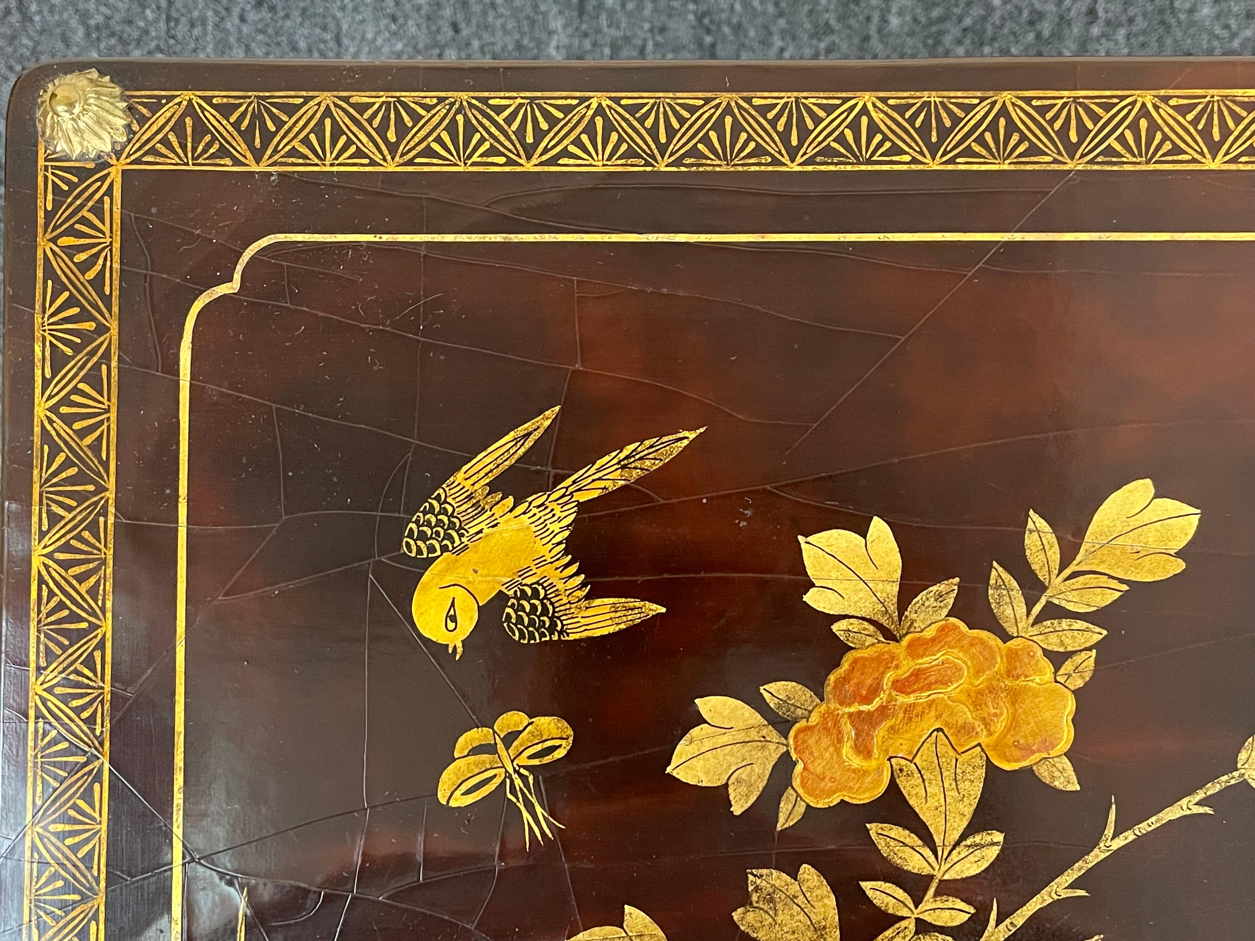 Paire de tables d'appoint chinoises à trois niveaux de la Maison Baguès, France en vente 7