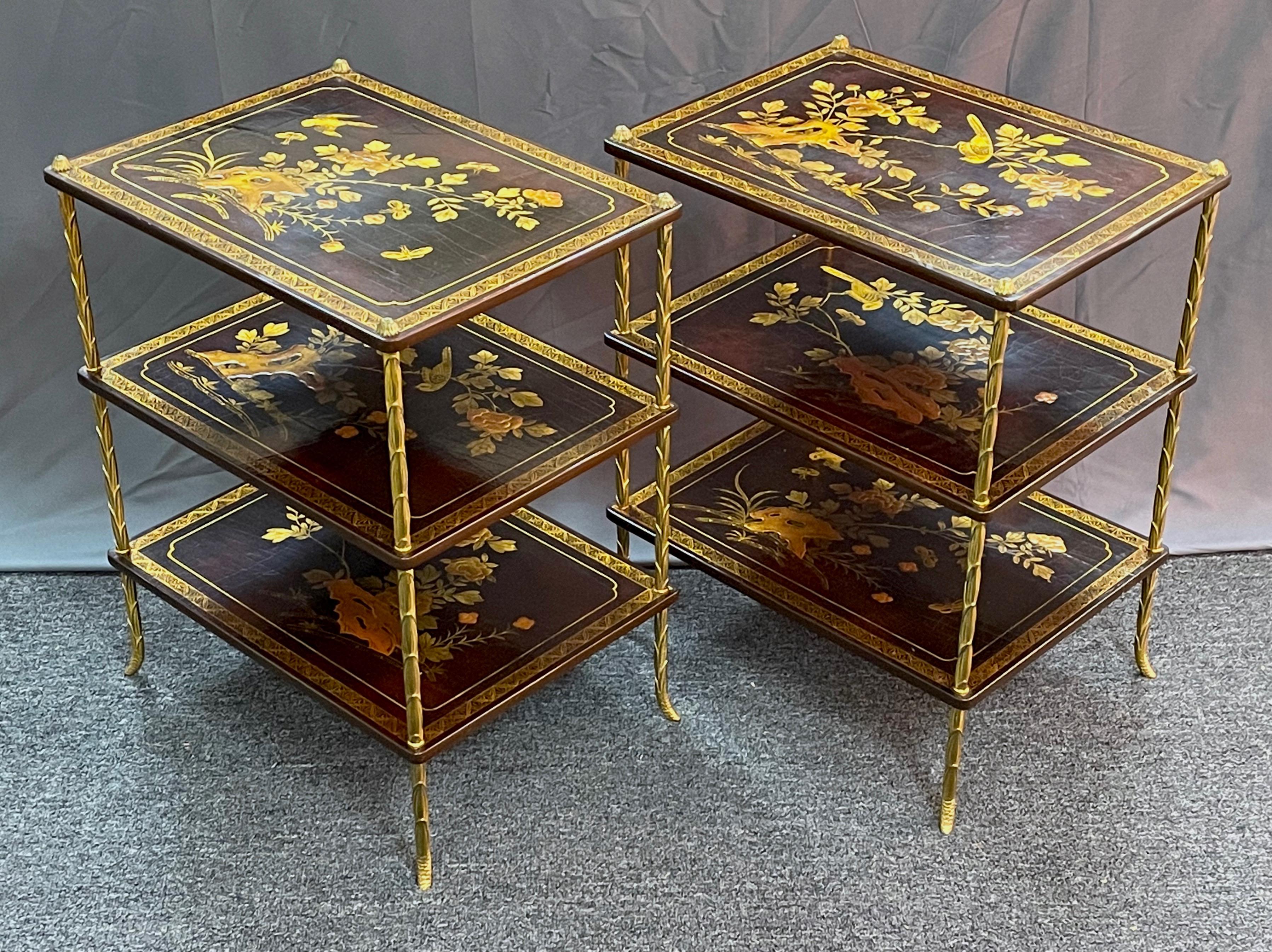 Chinoiseries Paire de tables d'appoint chinoises à trois niveaux de la Maison Baguès, France en vente